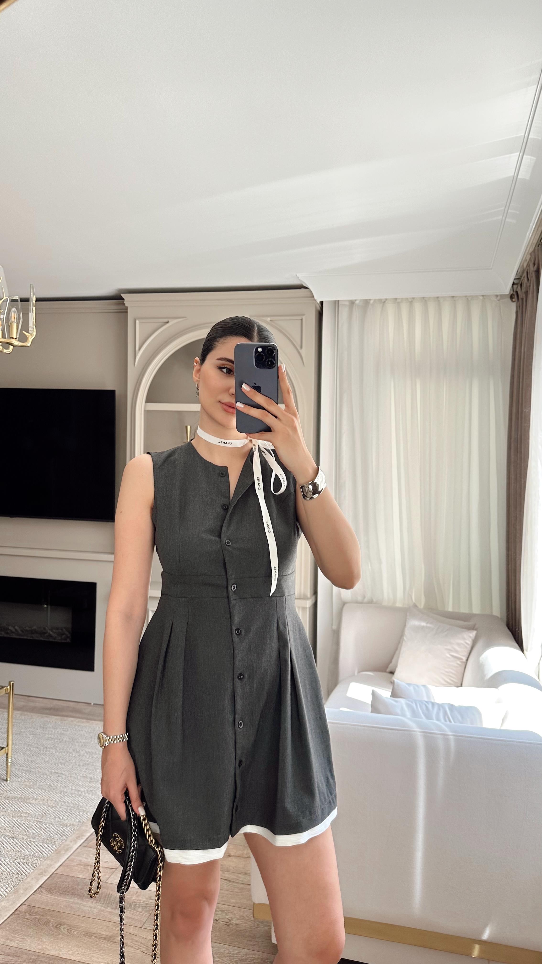 Düğmeli Koyu Gri Elbise