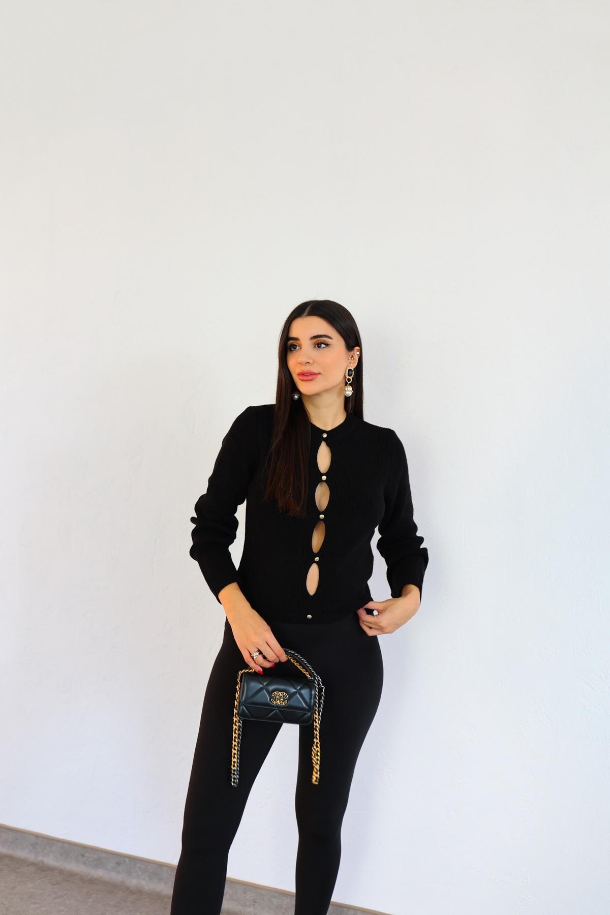 Düğmeli Siyah Triko Kazak