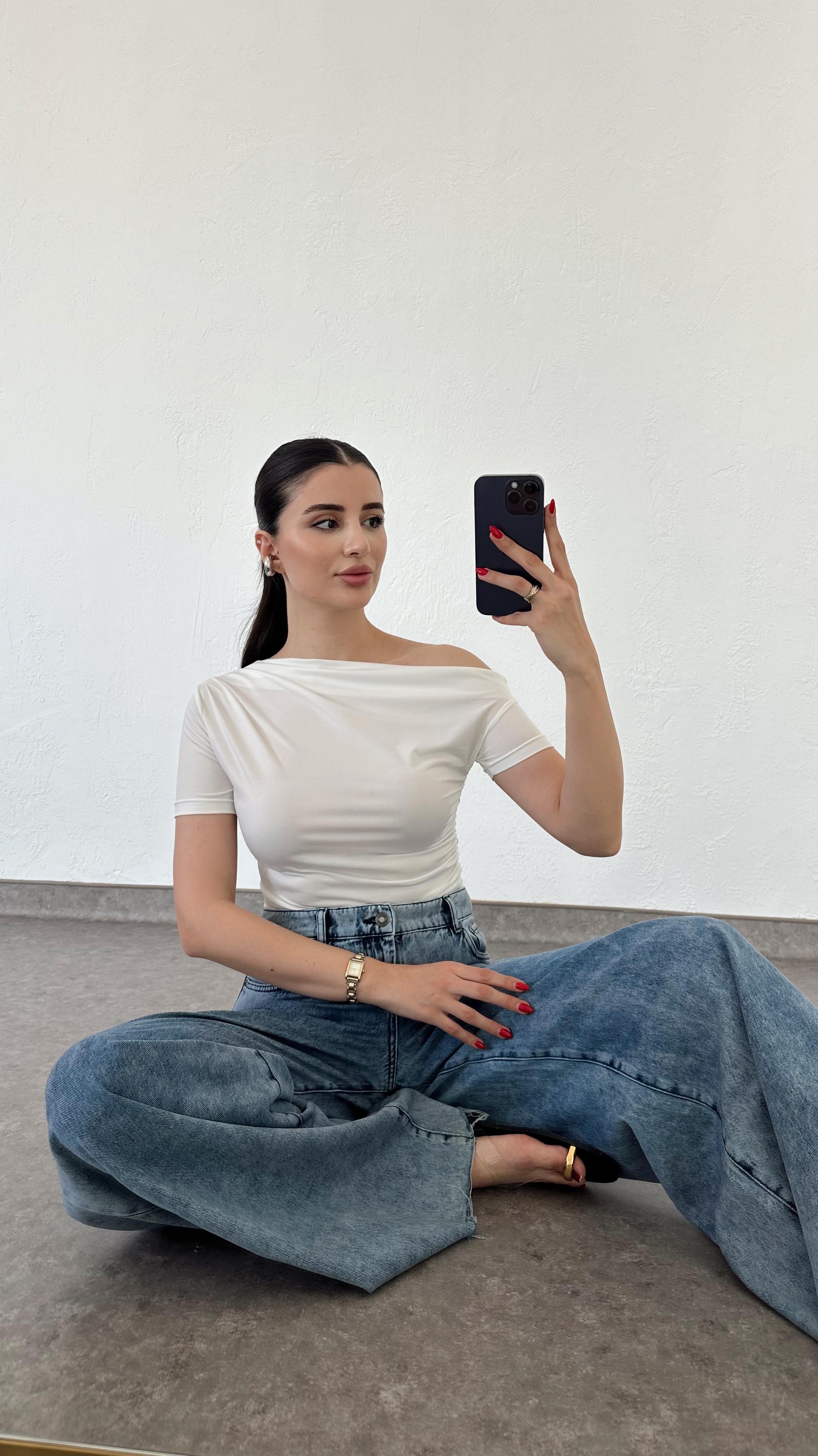 Düşük Omuz Basic Beyaz Bluz