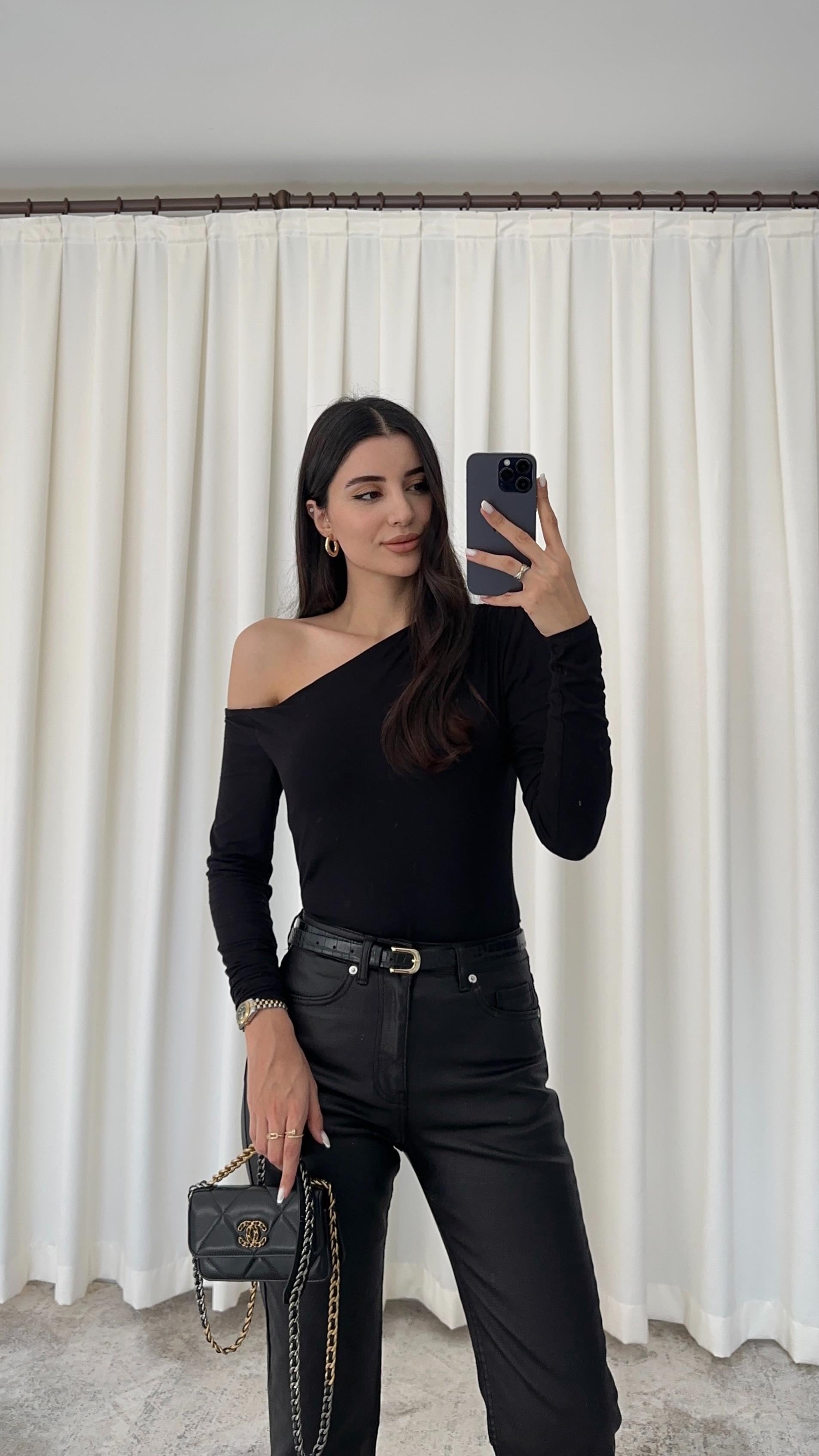 Düşük Omuzlu Likralı Basic Siyah Bluz