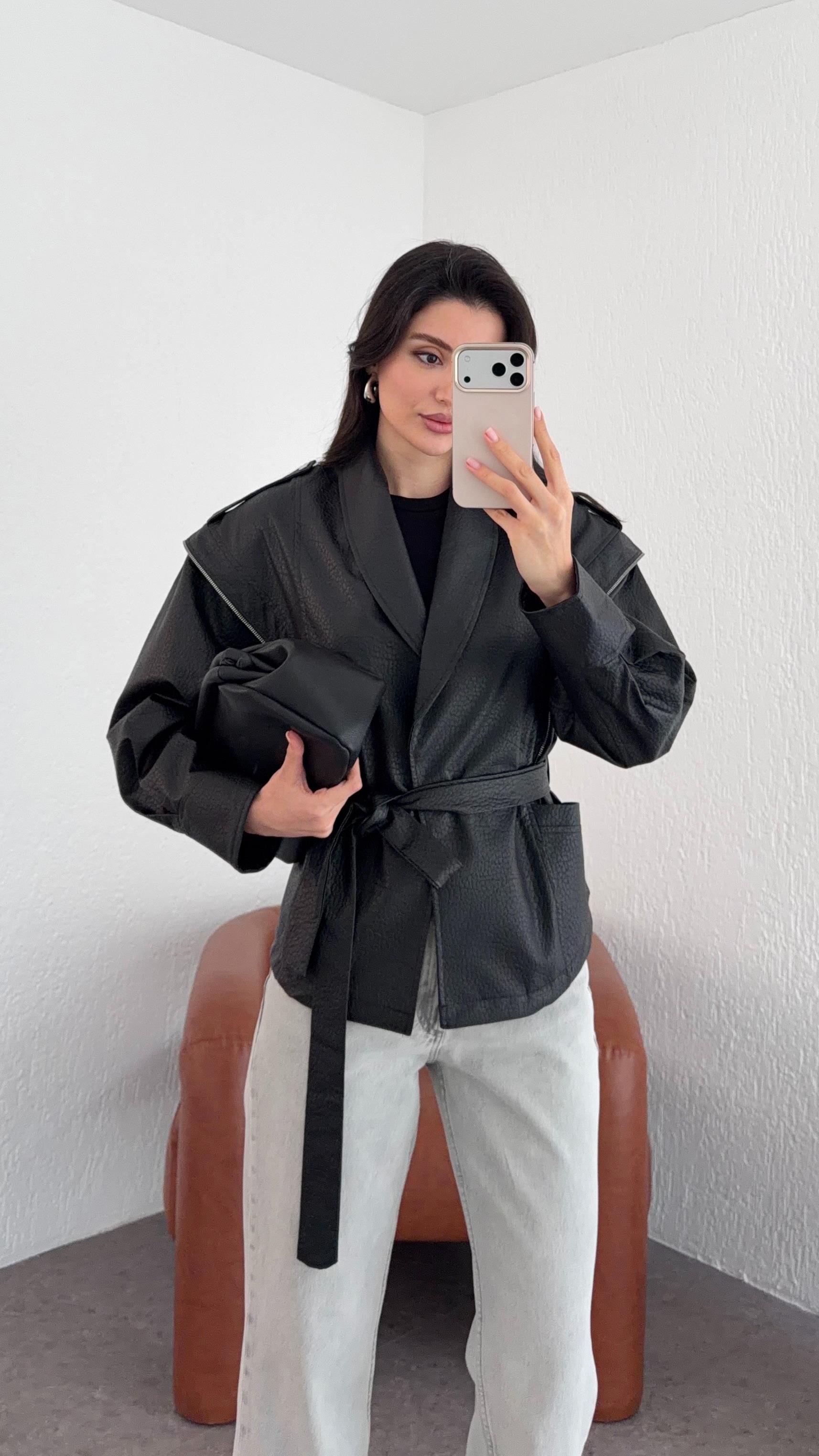 Fermuar Detaylı Siyah Deri Ceket