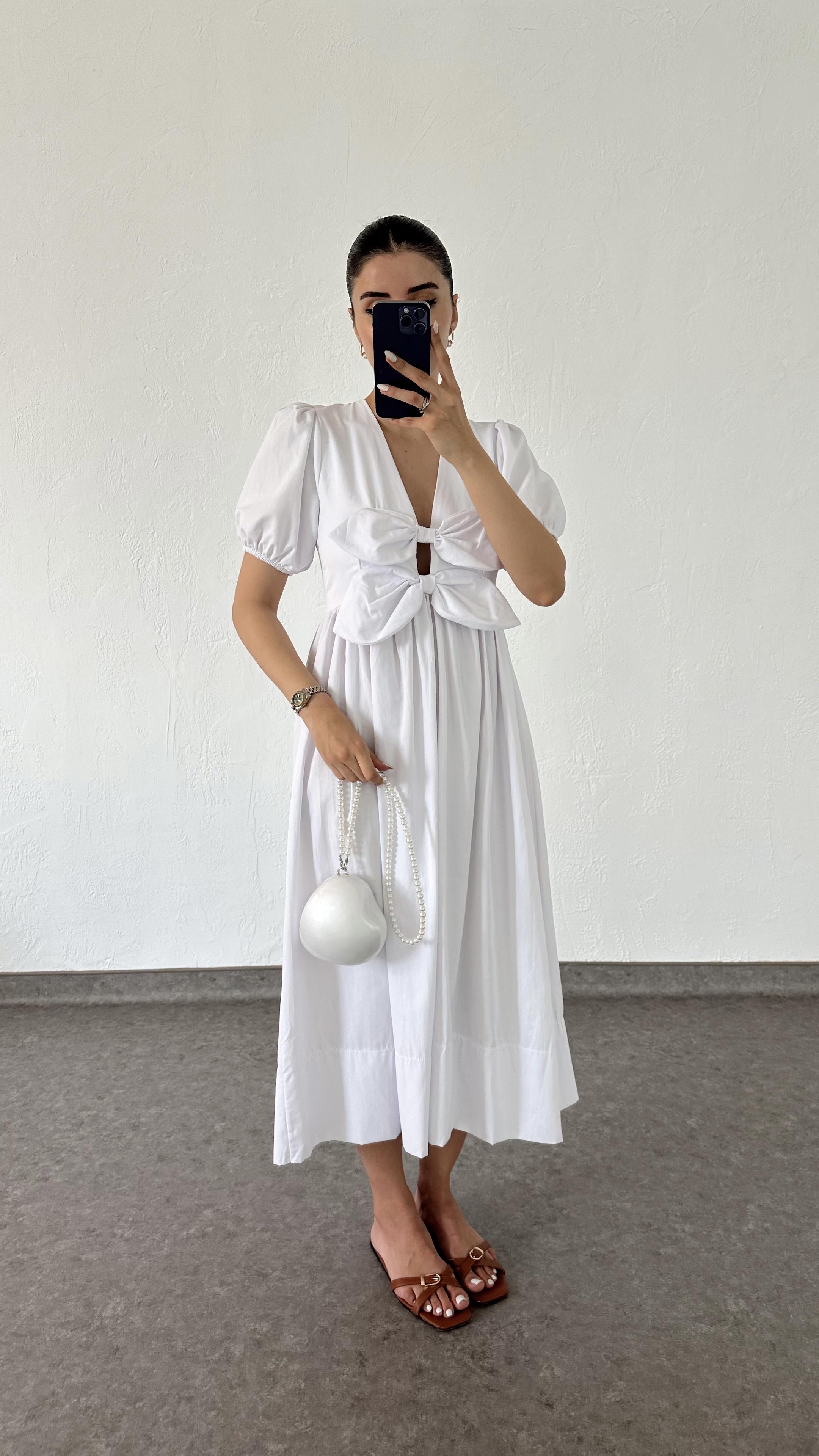 Fiyonklu Beyaz Elbise