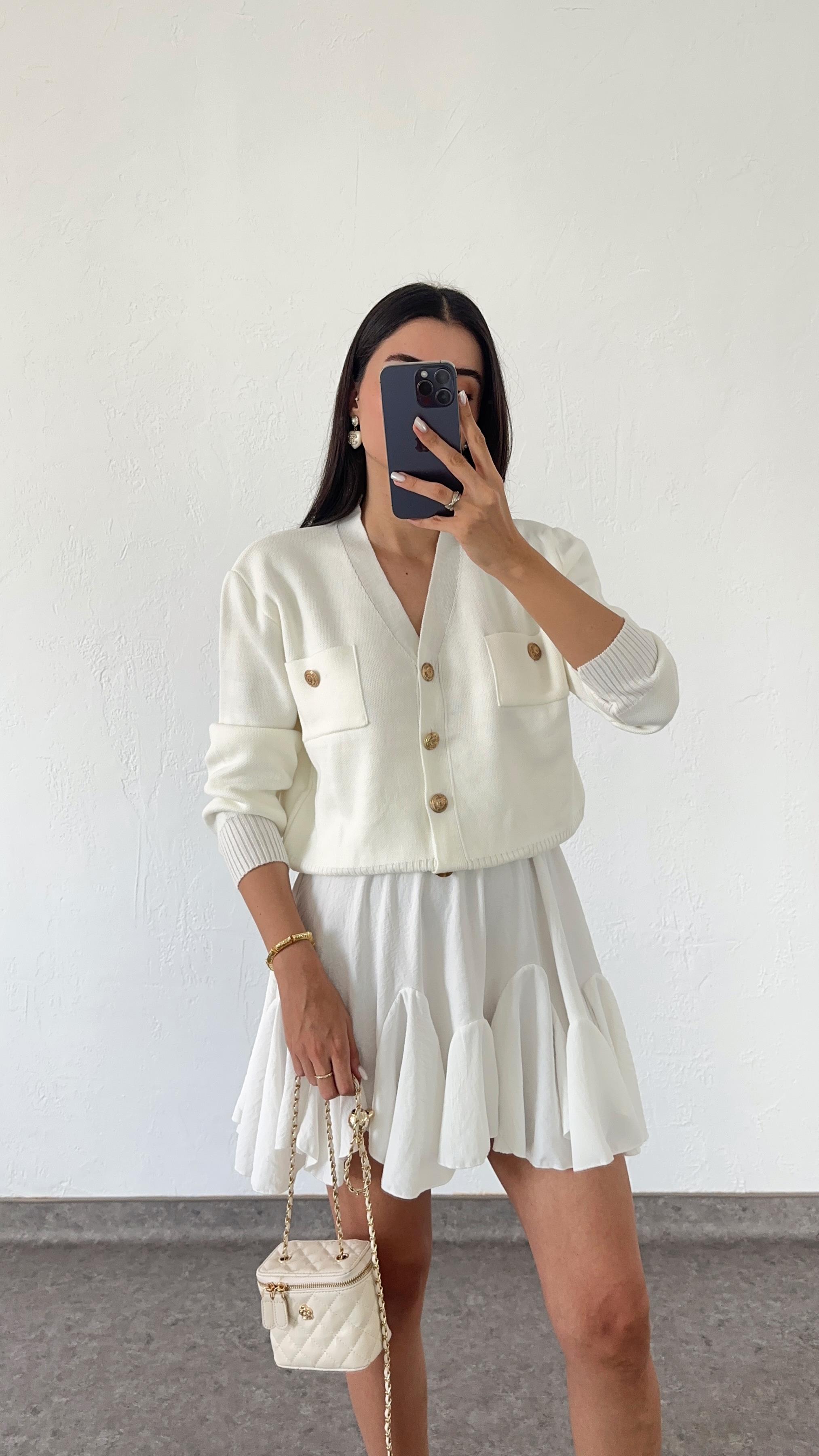 Gold Düğmeli Ekru Hırka