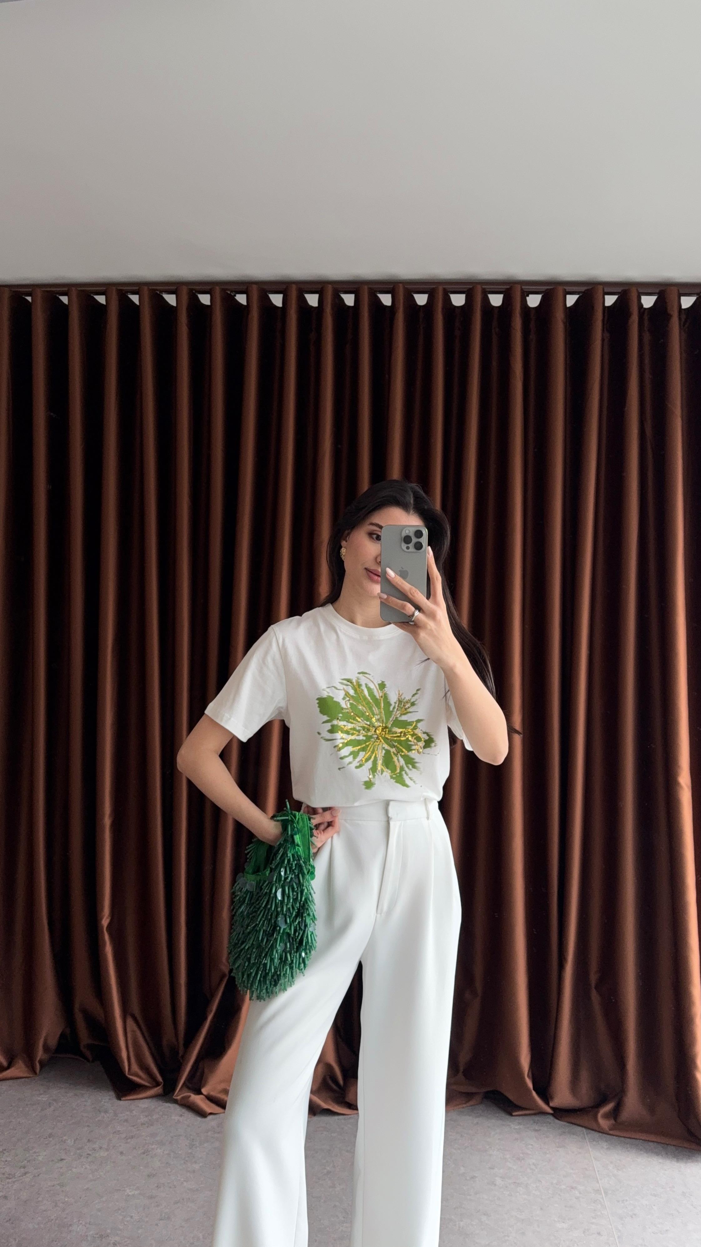 Gold Pullu Beyaz Tshirt