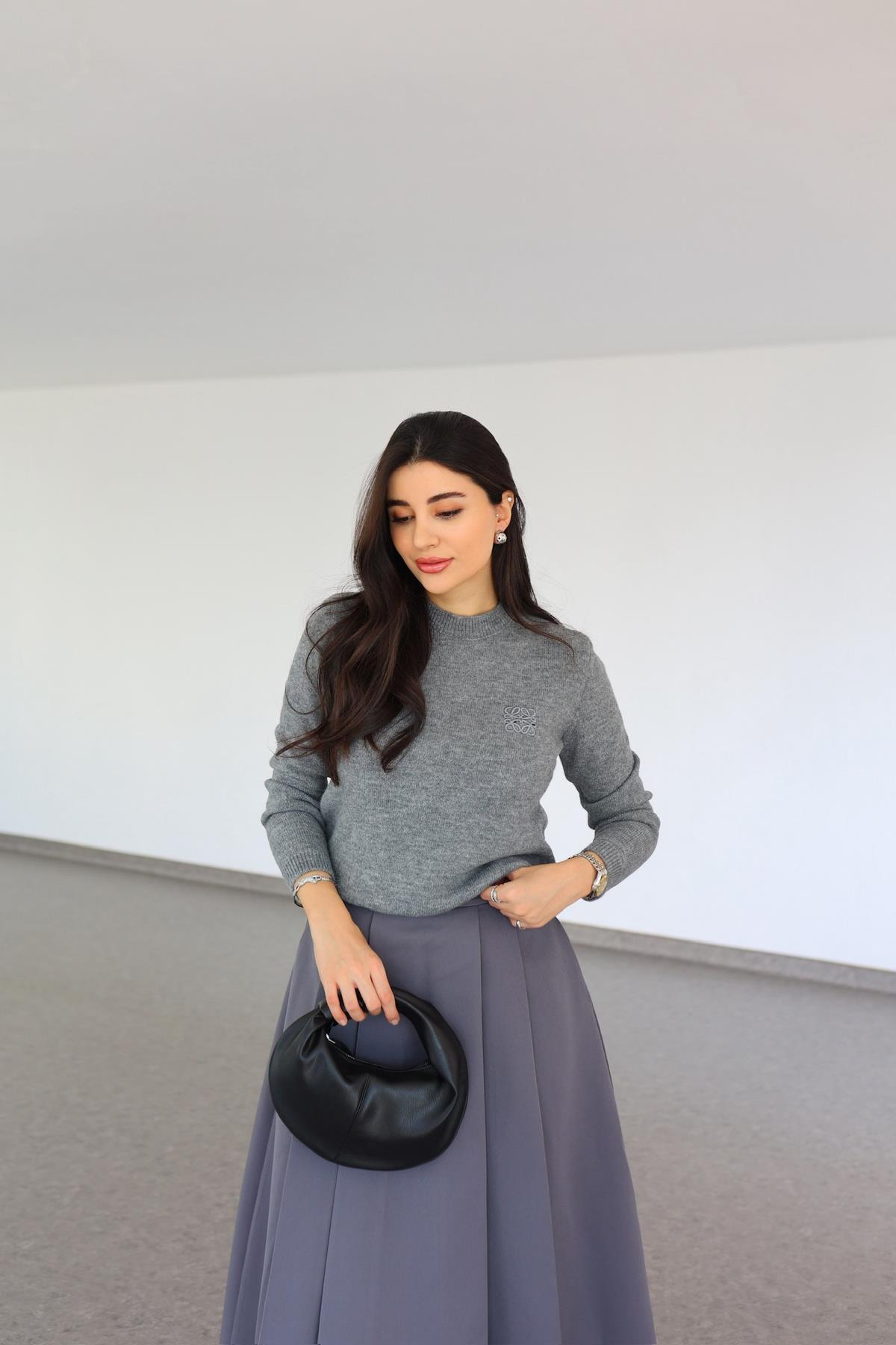 Gri Amblem Nakışlı Triko