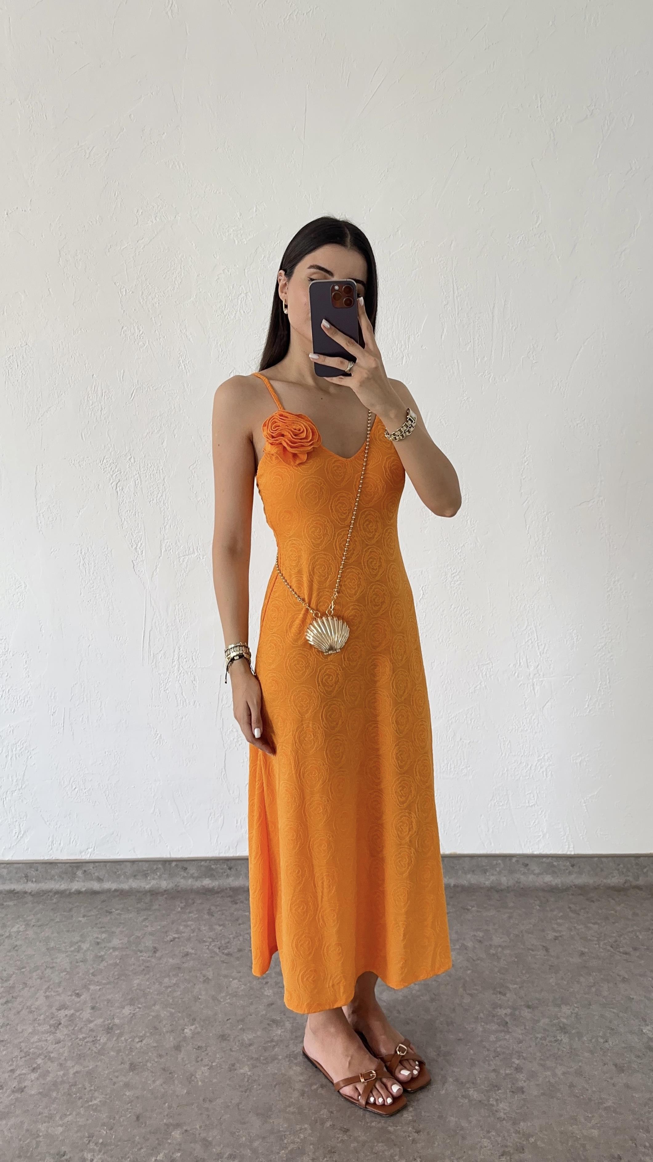 Güllü Turuncu Elbise