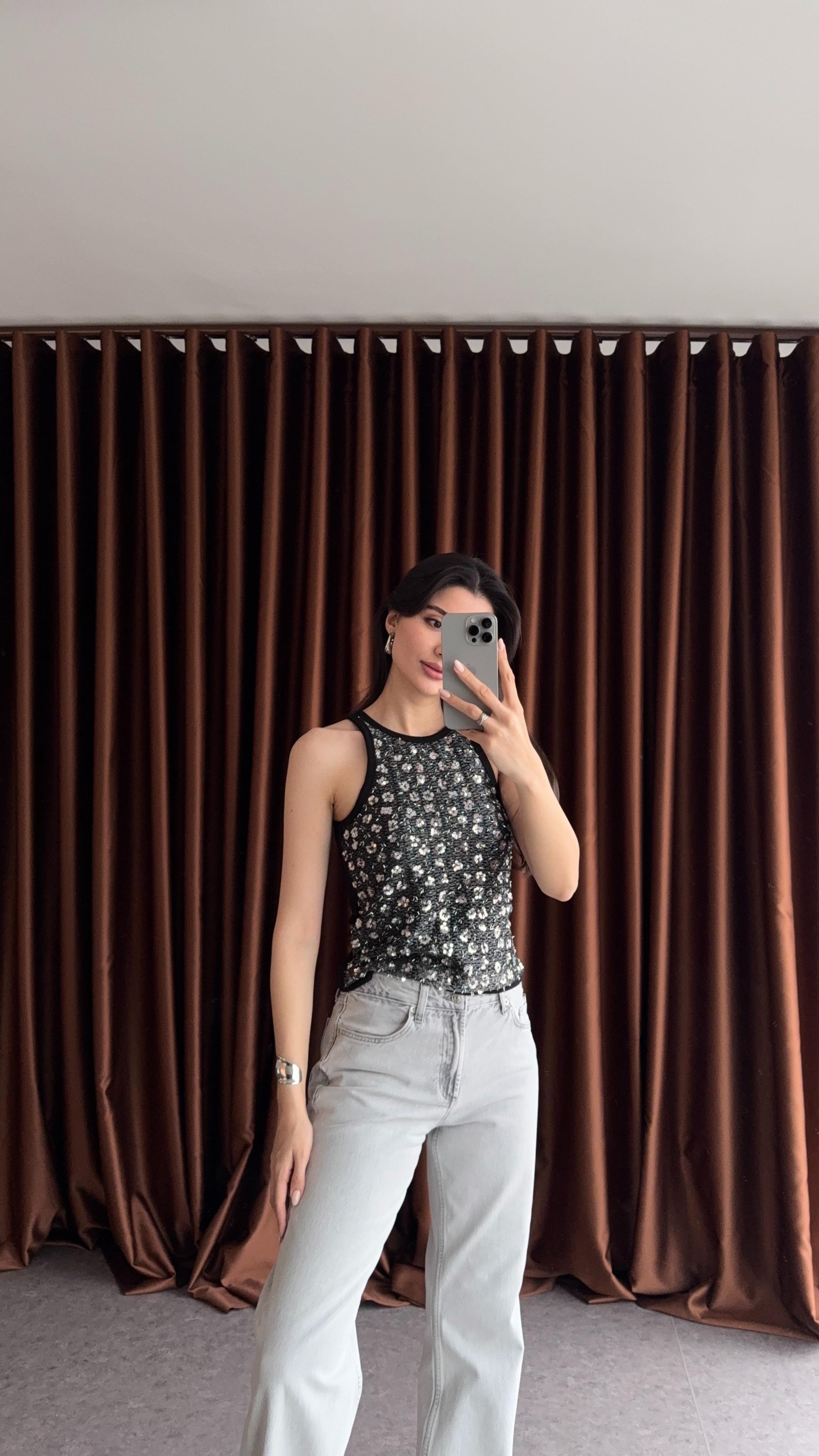 Halter Yaka Taşlı Siyah Bluz