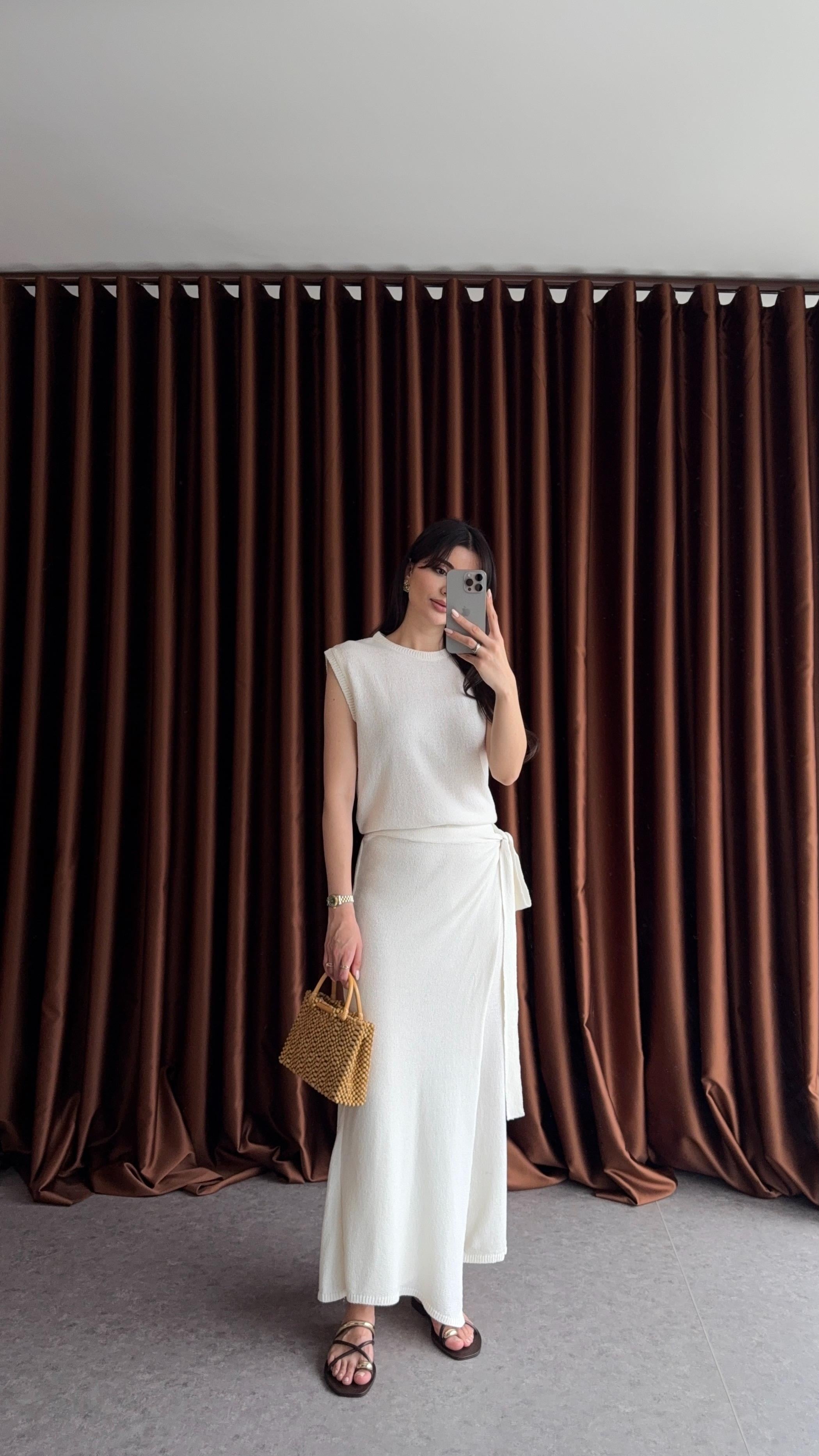 İki Parça Ekru Triko Takım