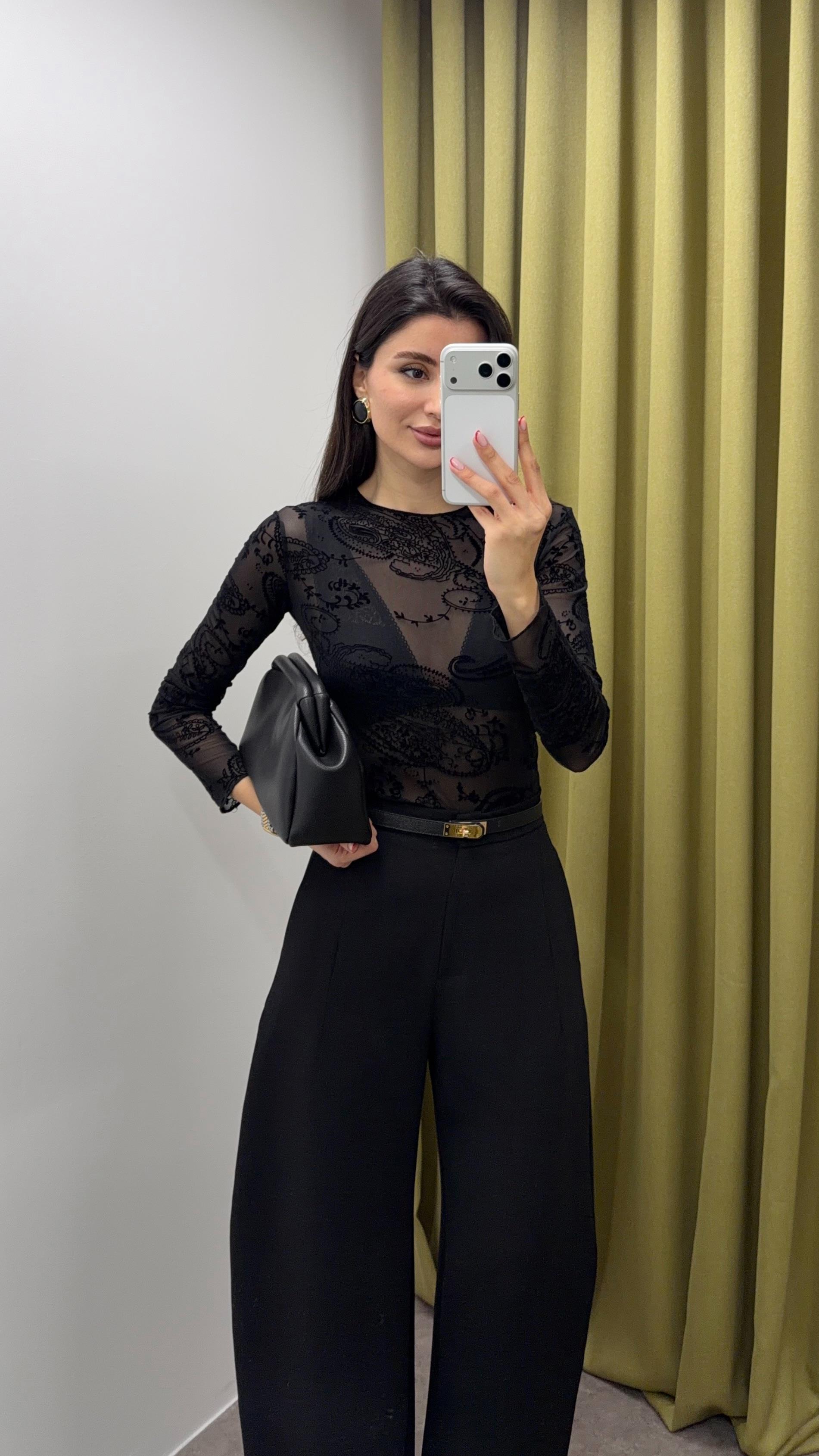 Kadife Desenli Siyah Bluz