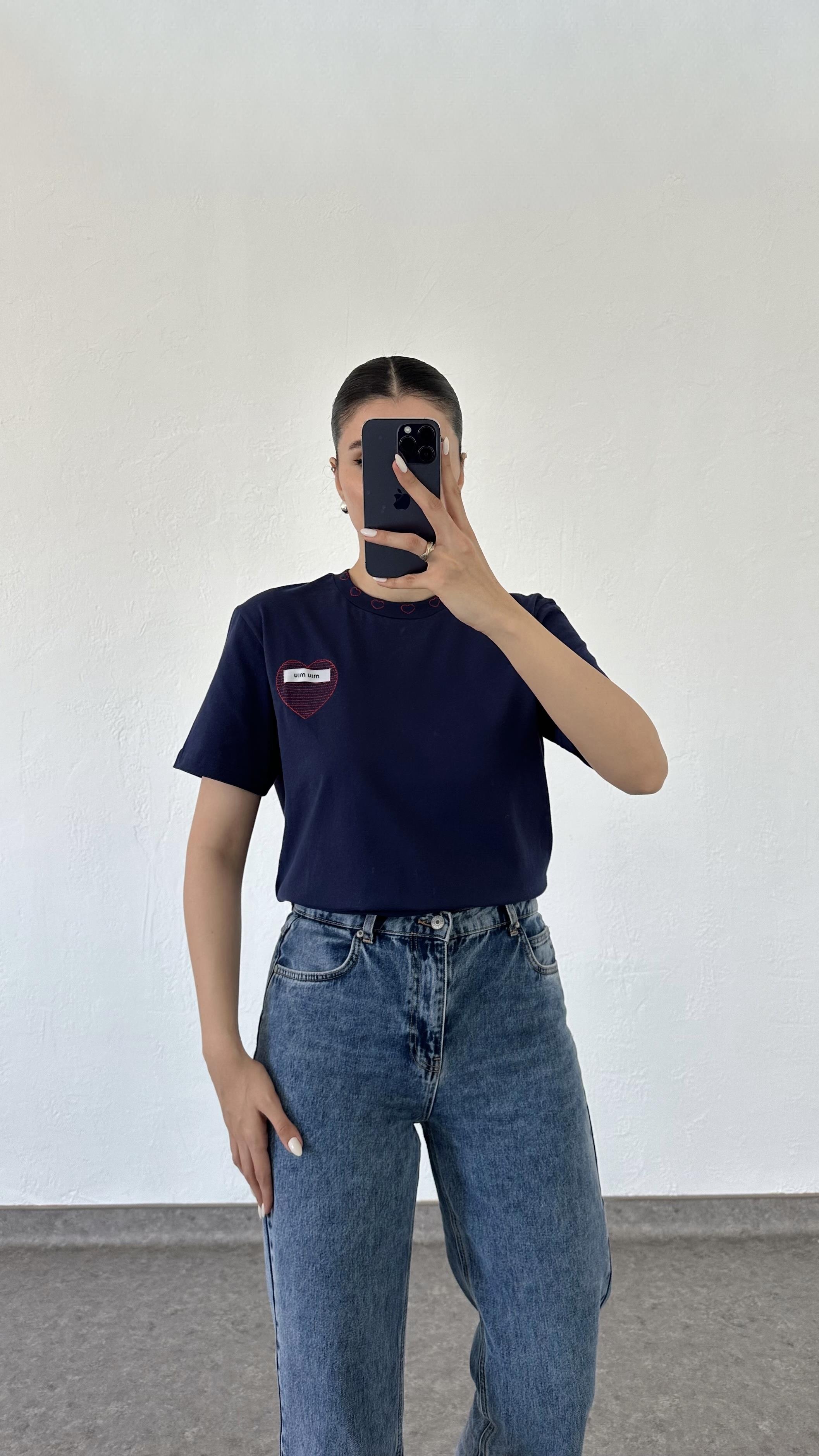 Kalp Nakışlı Lacivert Tshirt
