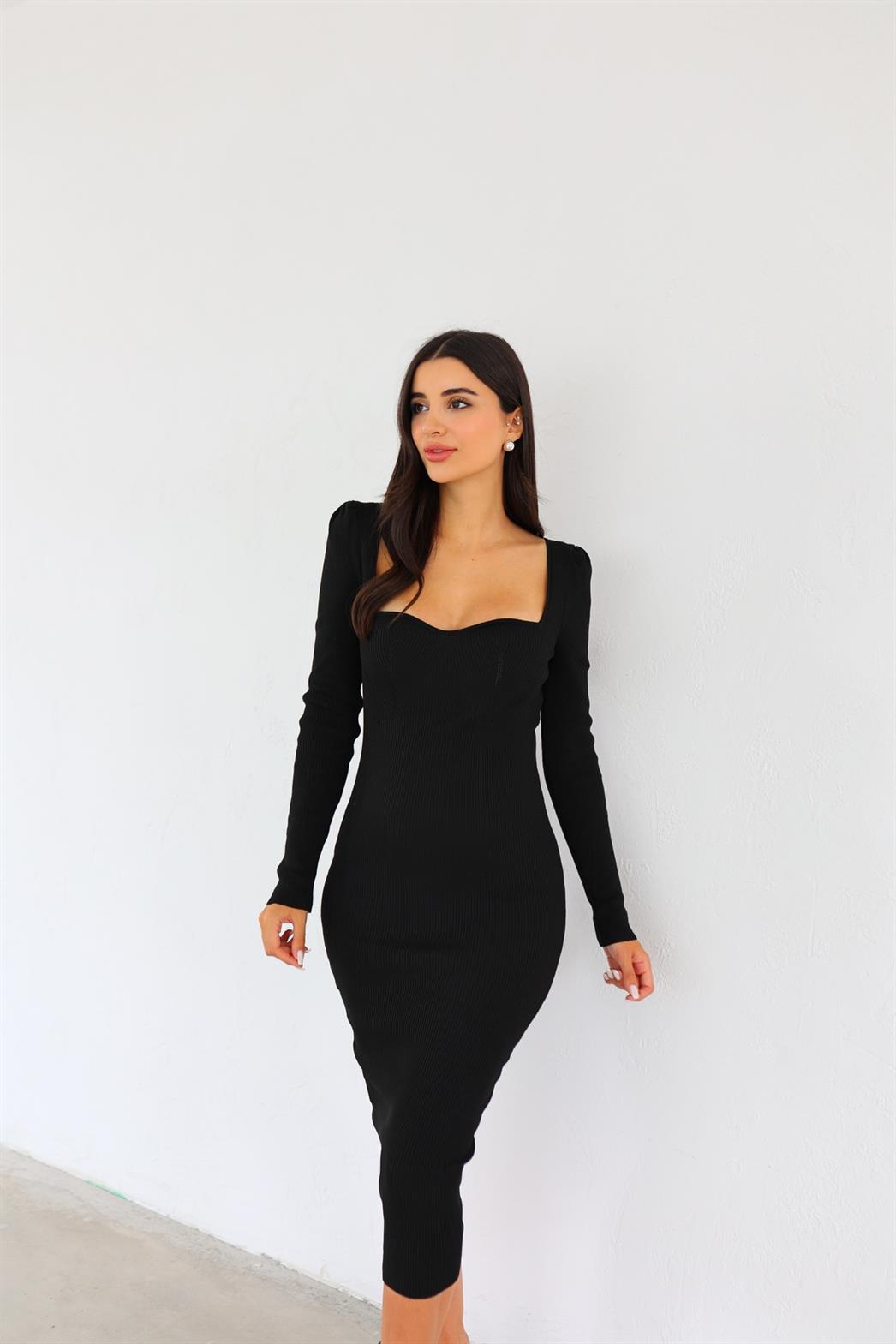 Kalp Yaka Siyah Triko Elbise