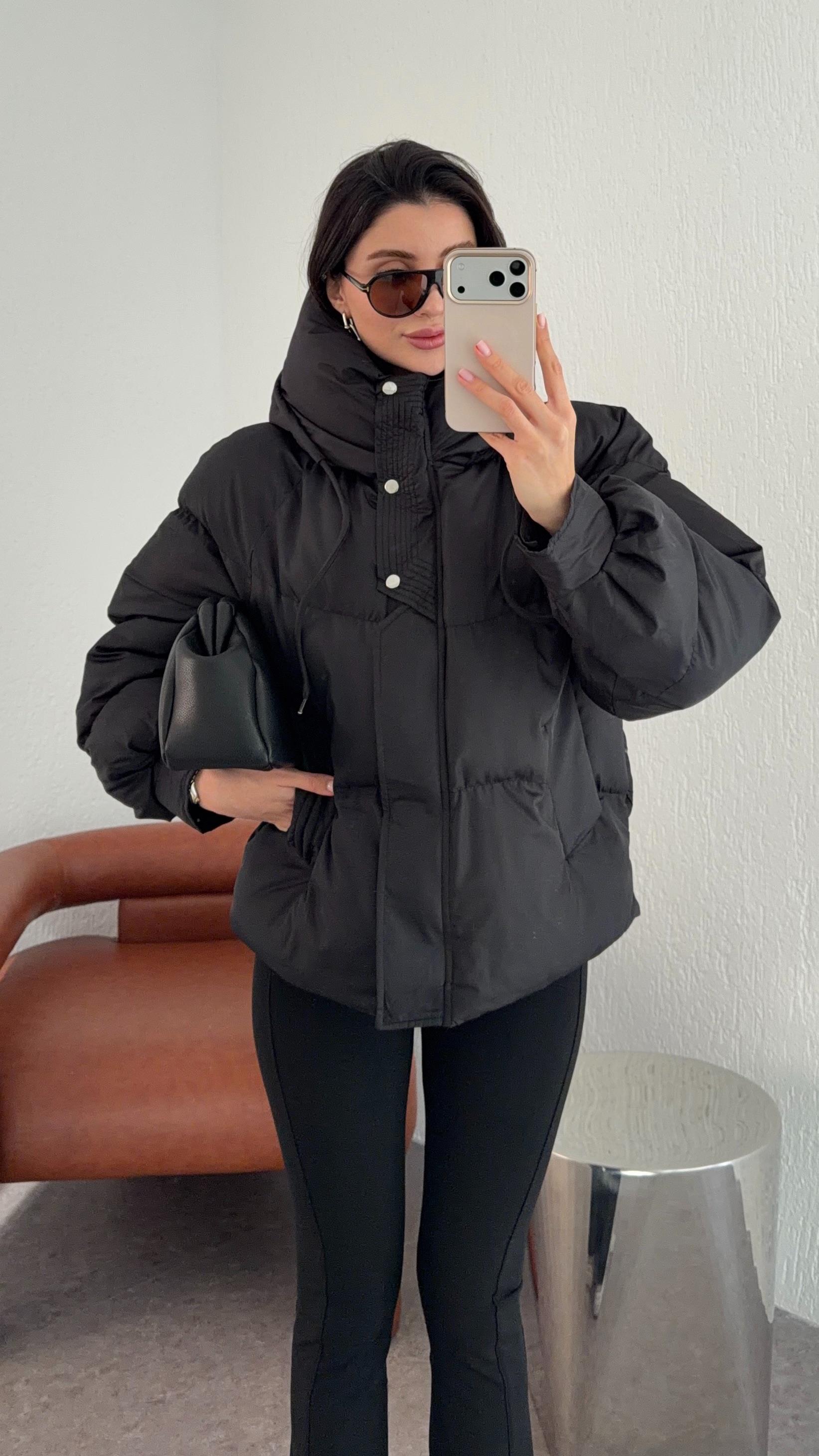 Kapak Detaylı Siyah Şişme Mont