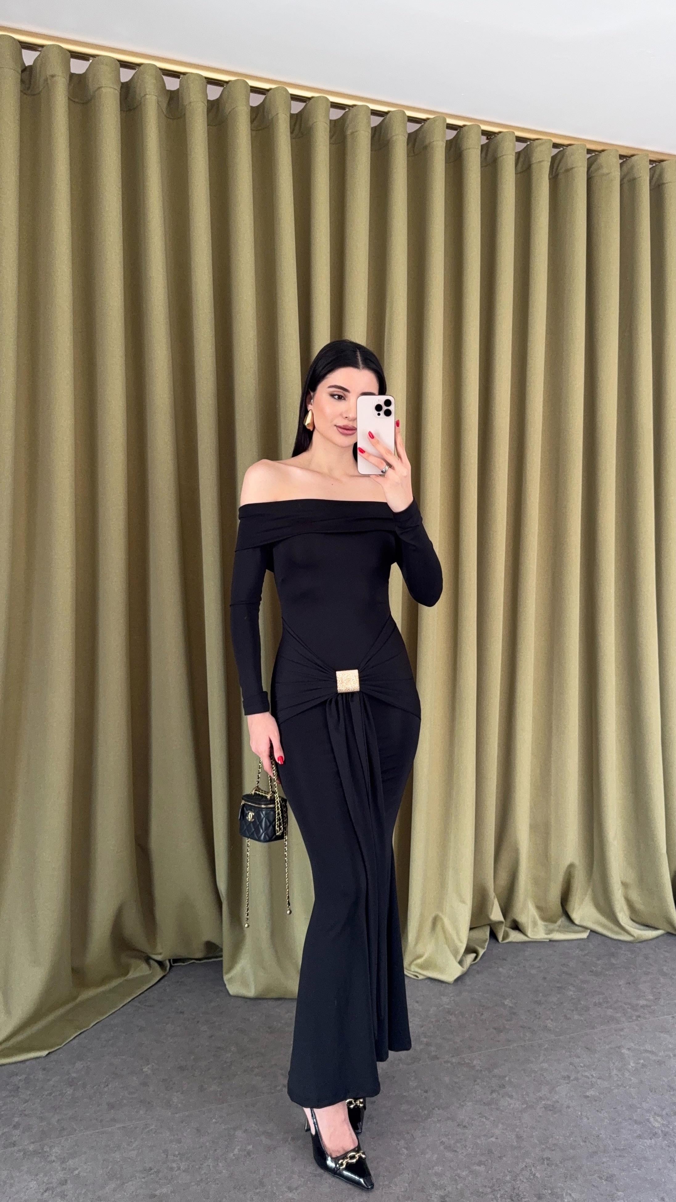 Kare Gold Detaylı Siyah Elbise