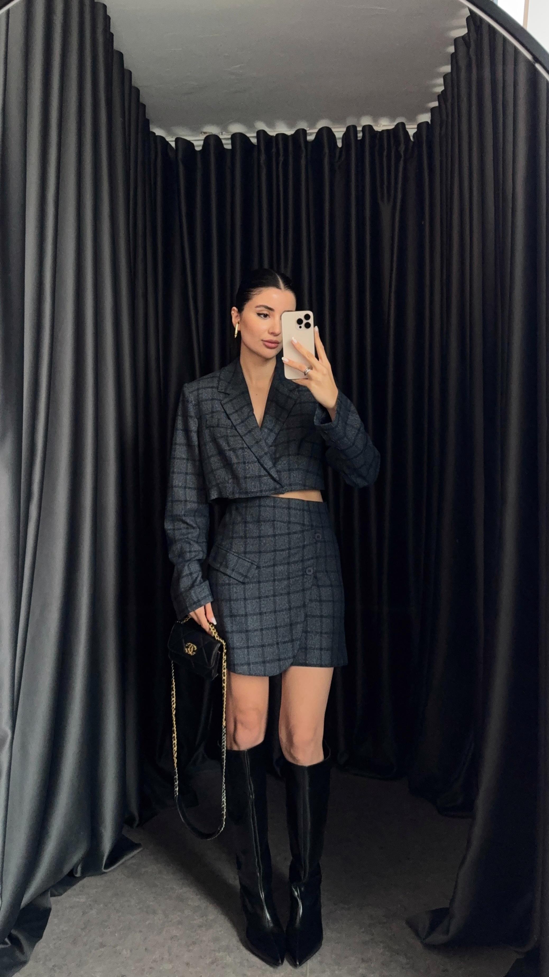 Kareli Lacivert Etek