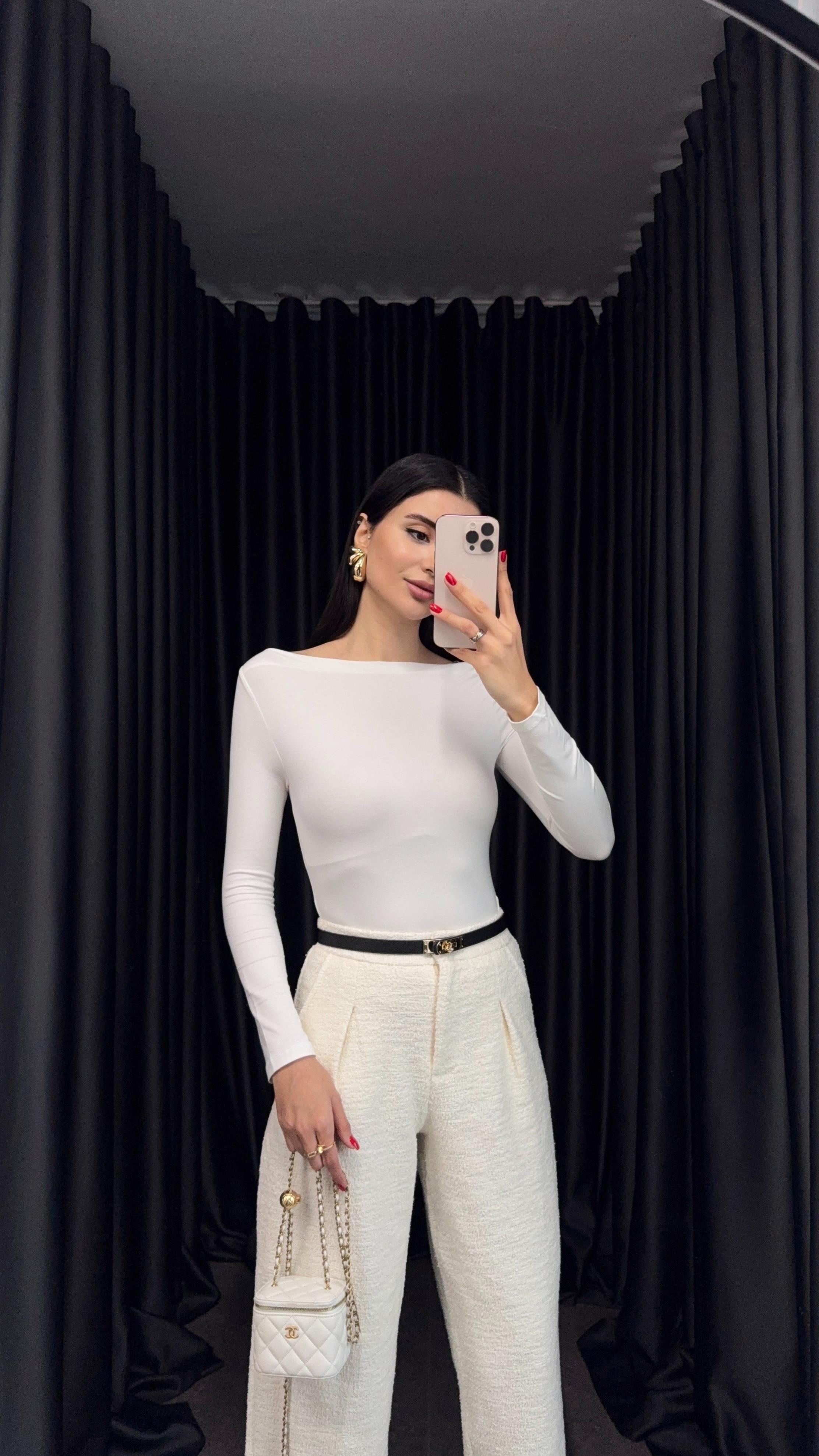 Kayık Yaka Basic Beyaz Bluz