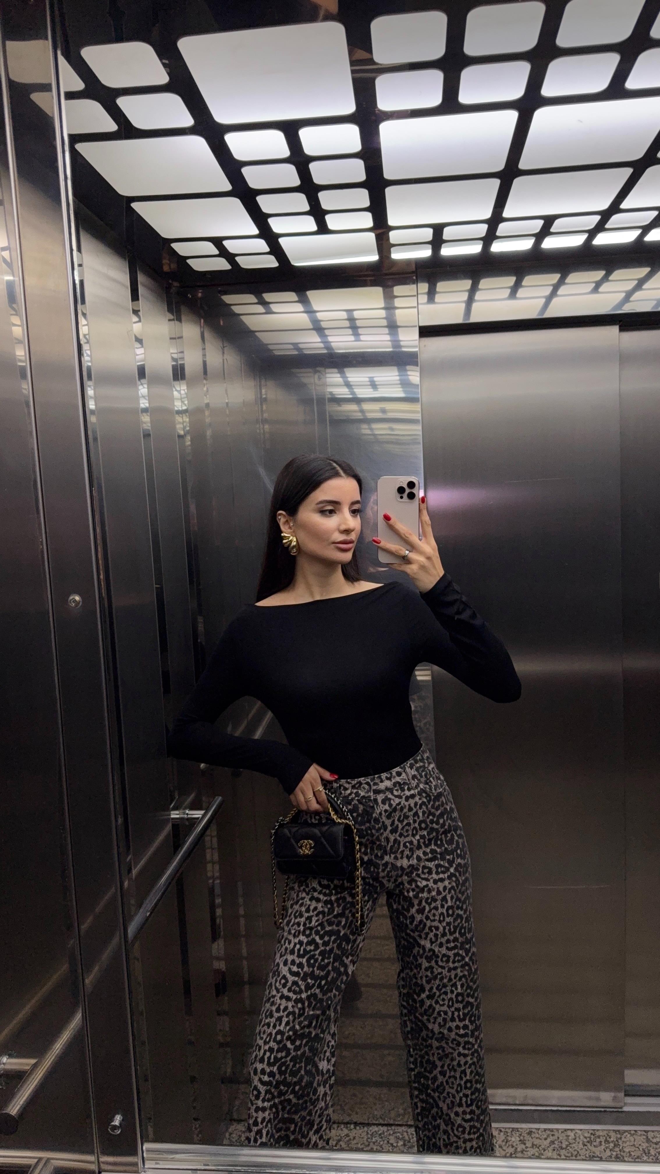 Kayık Yaka Basic Siyah Bluz