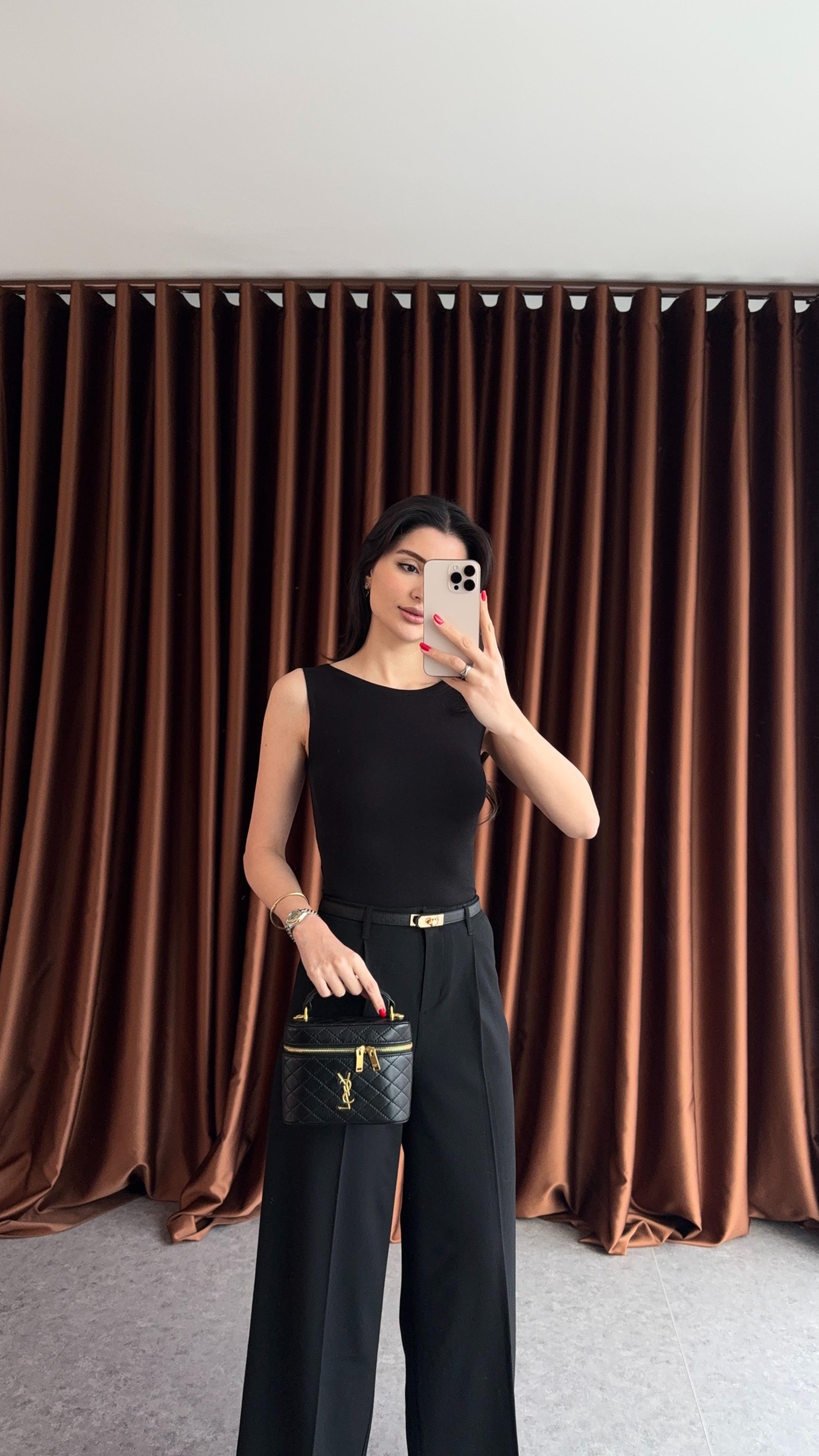 Kayık Yaka Siyah Dilvin Basic Bluz