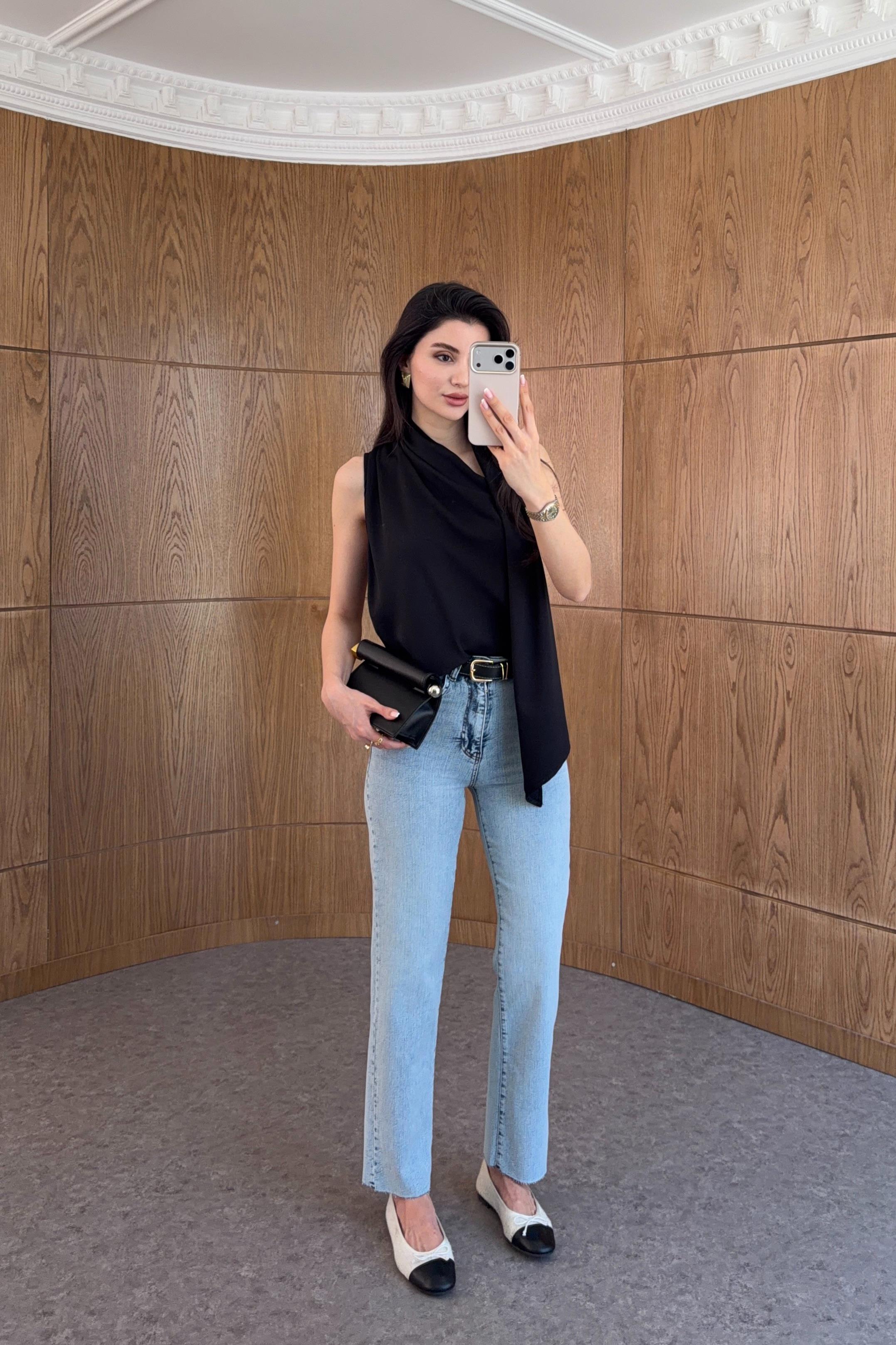 Kemerli Buz Mavi Kesik Paça Jean