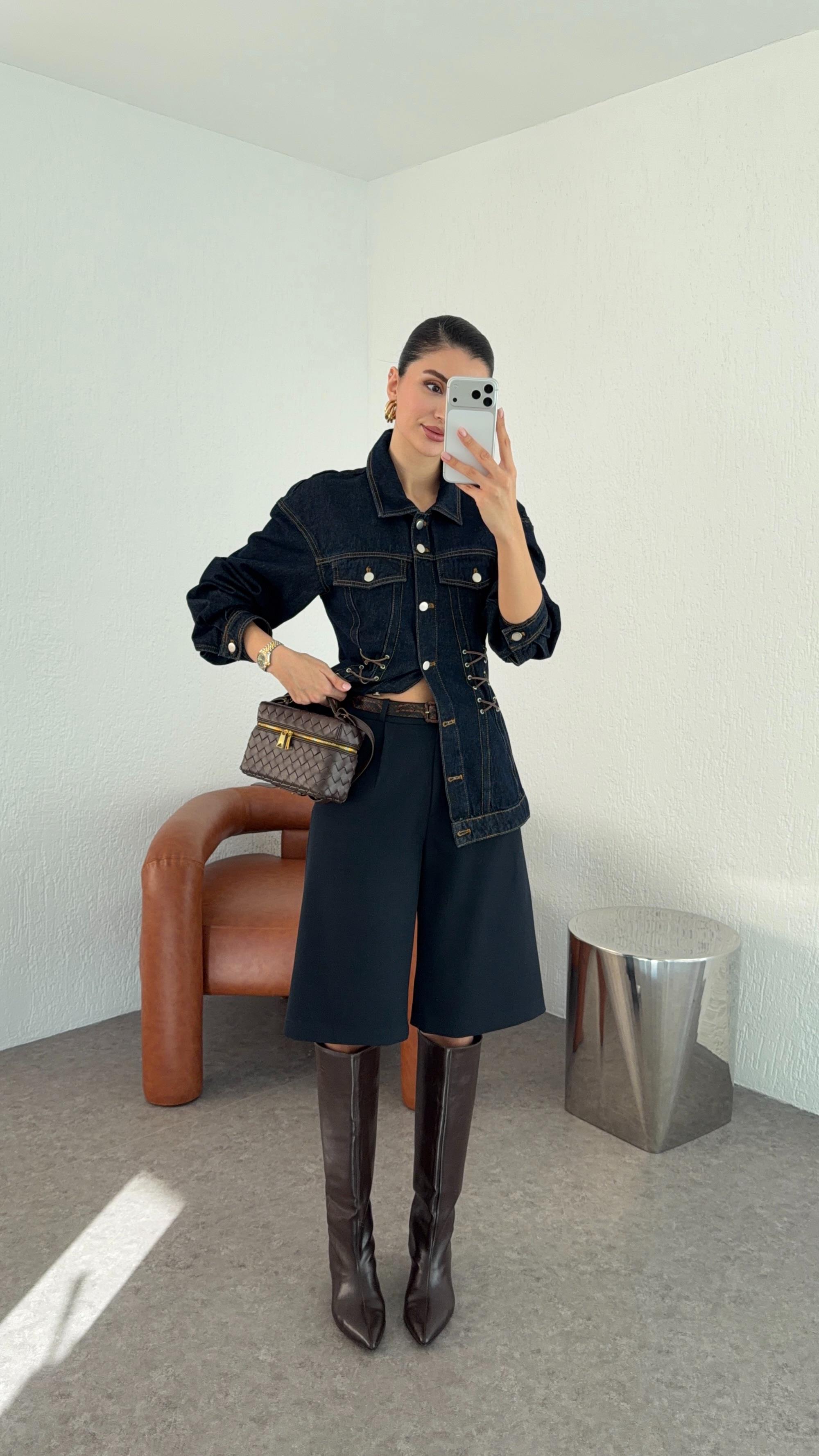 Kemerli Lacivert Bermuda Şort