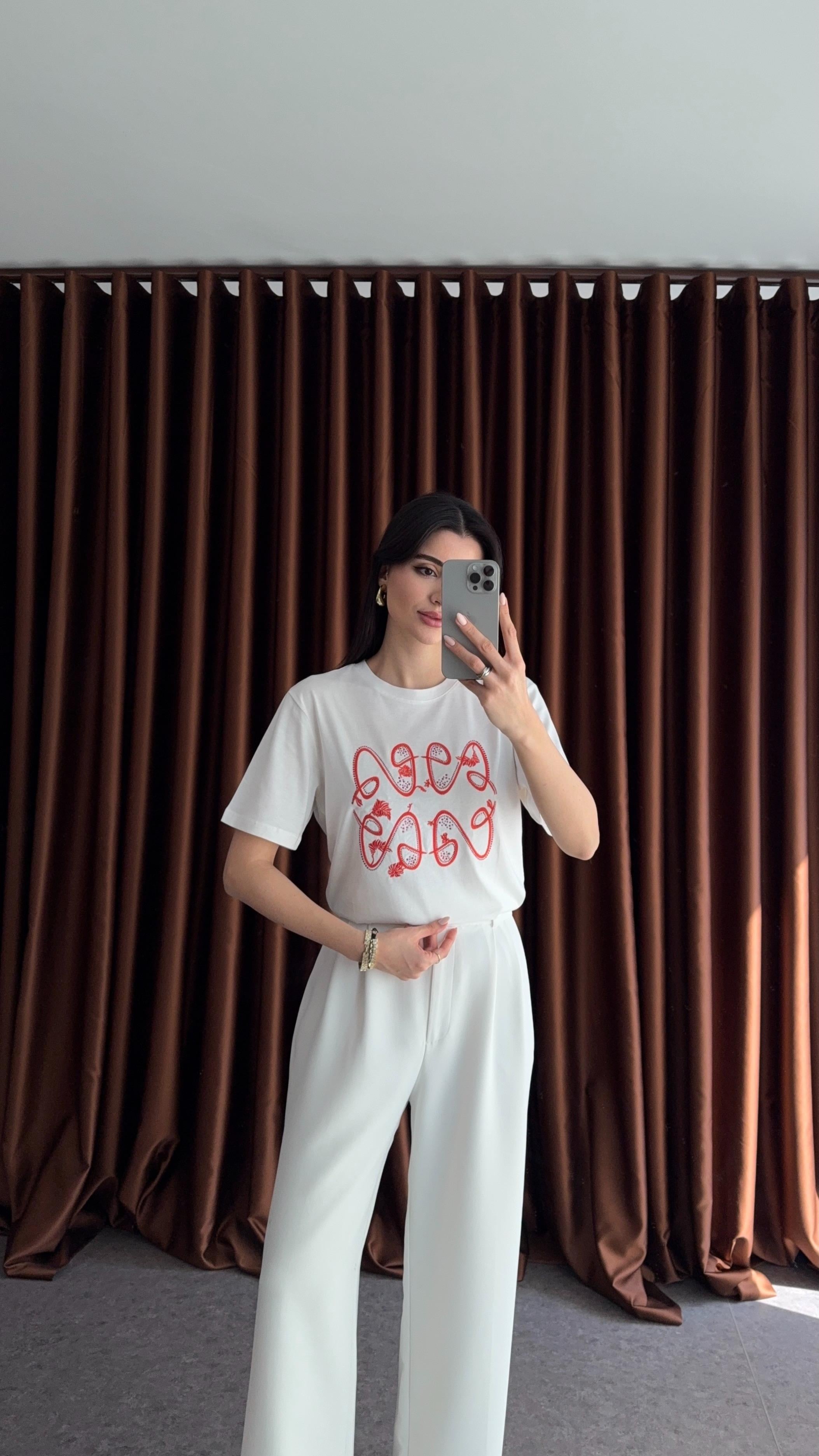 Kırmızı Nakışlı Tshirt