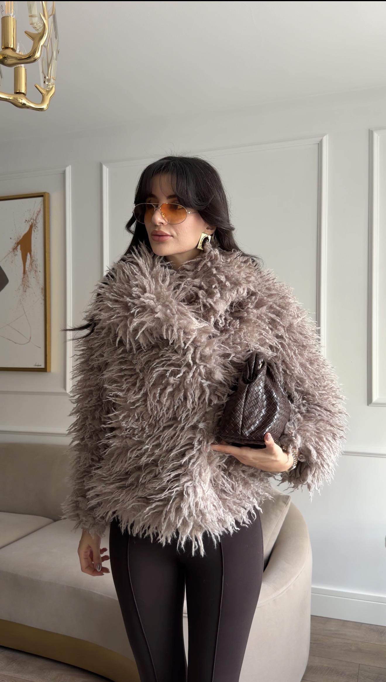 Kıvırcık Tüylü Taş Kürk