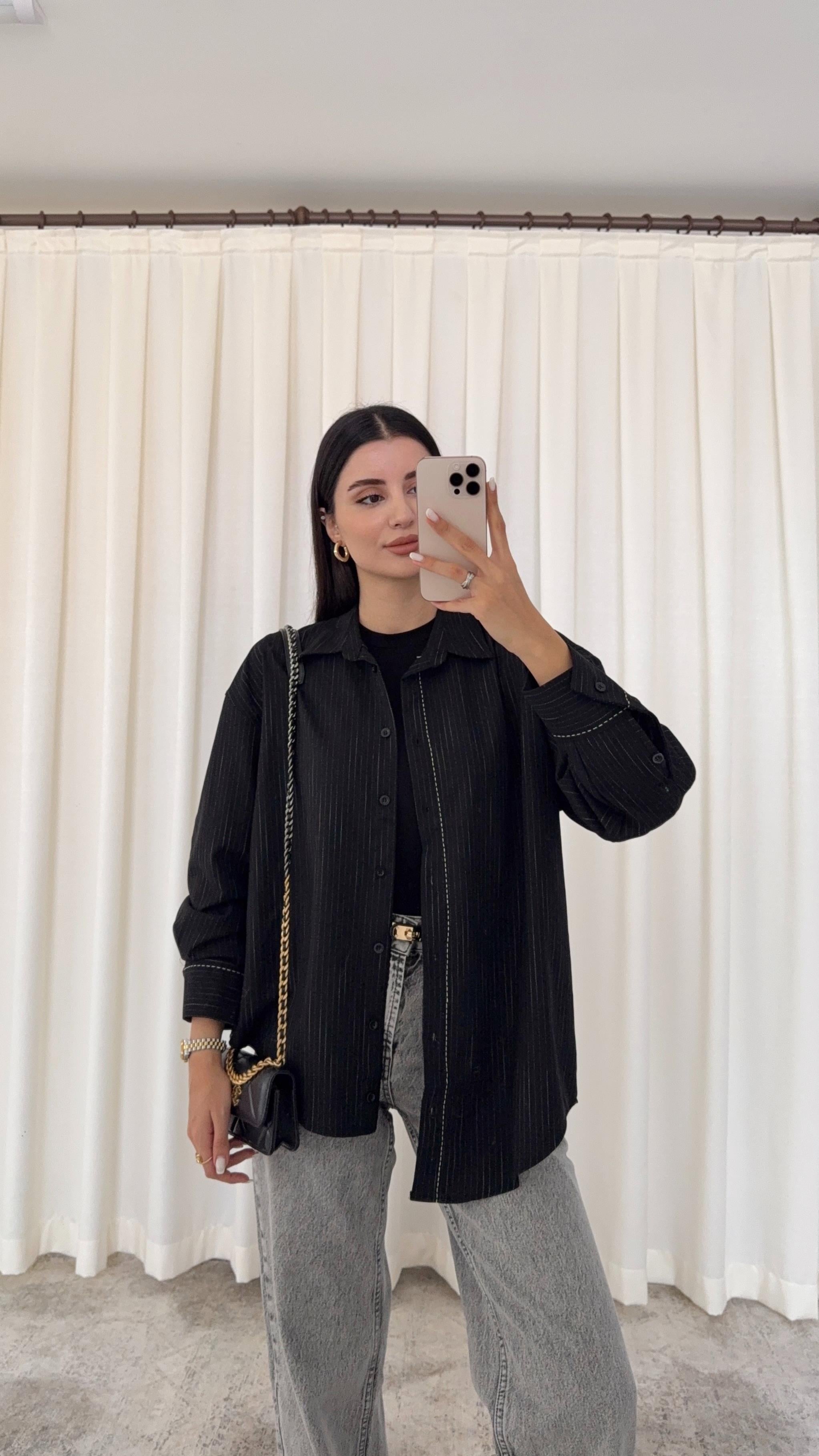 Kontrast Dikişli Siyah Gömlek