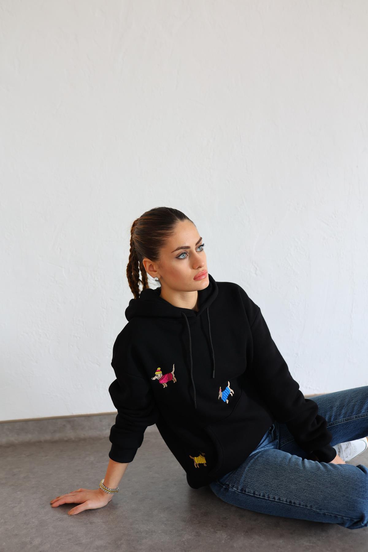 Köpek Nakışlı Siyah Sweatshirt