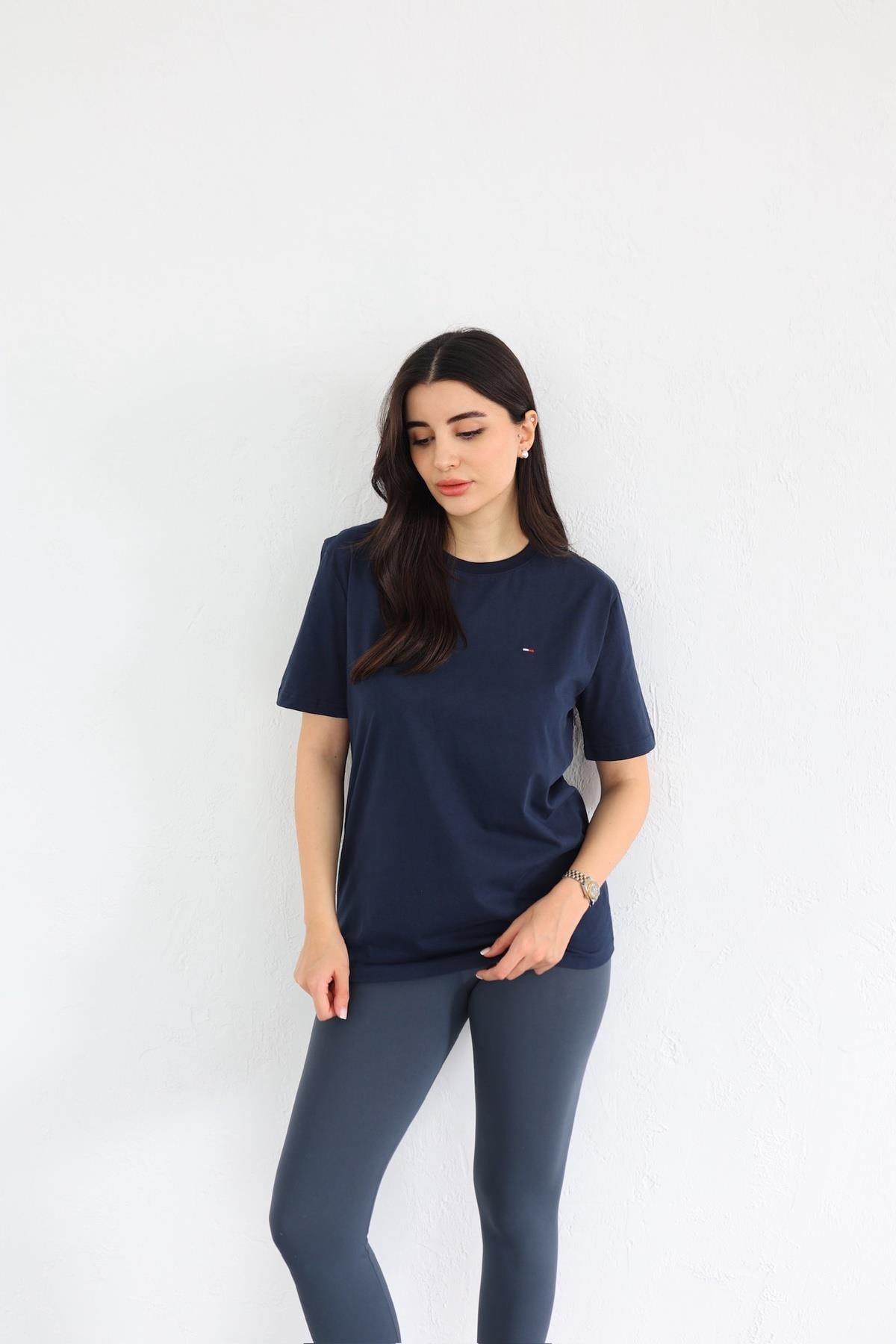 Mini Nakışlı Lacivert Basic Tshirt