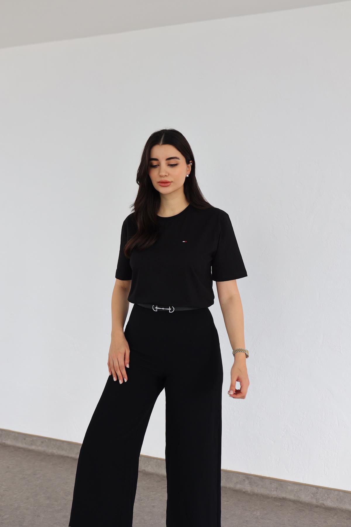 Mini Nakışlı Siyah Basic Tshirt