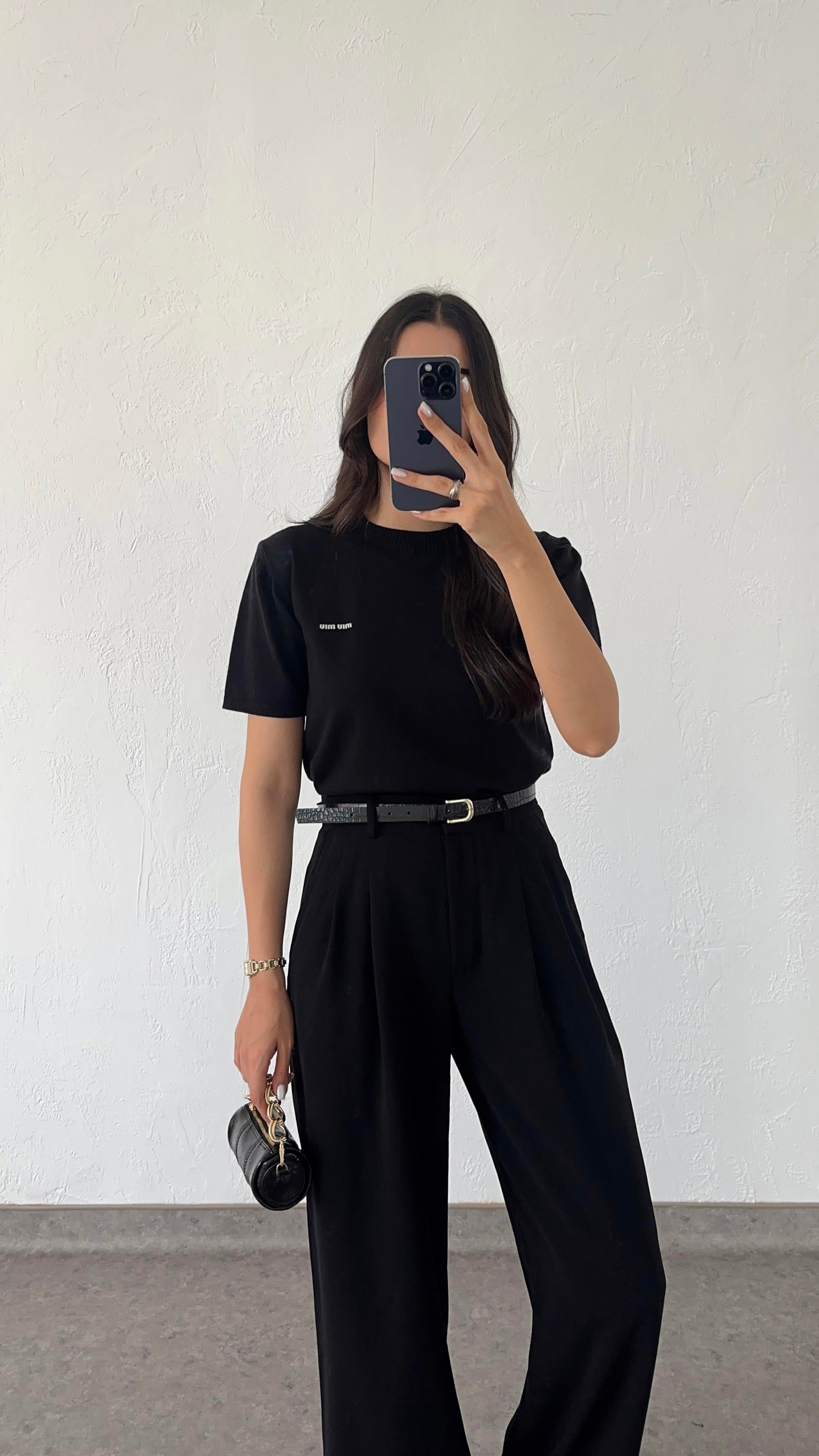 Miu Siyah Triko