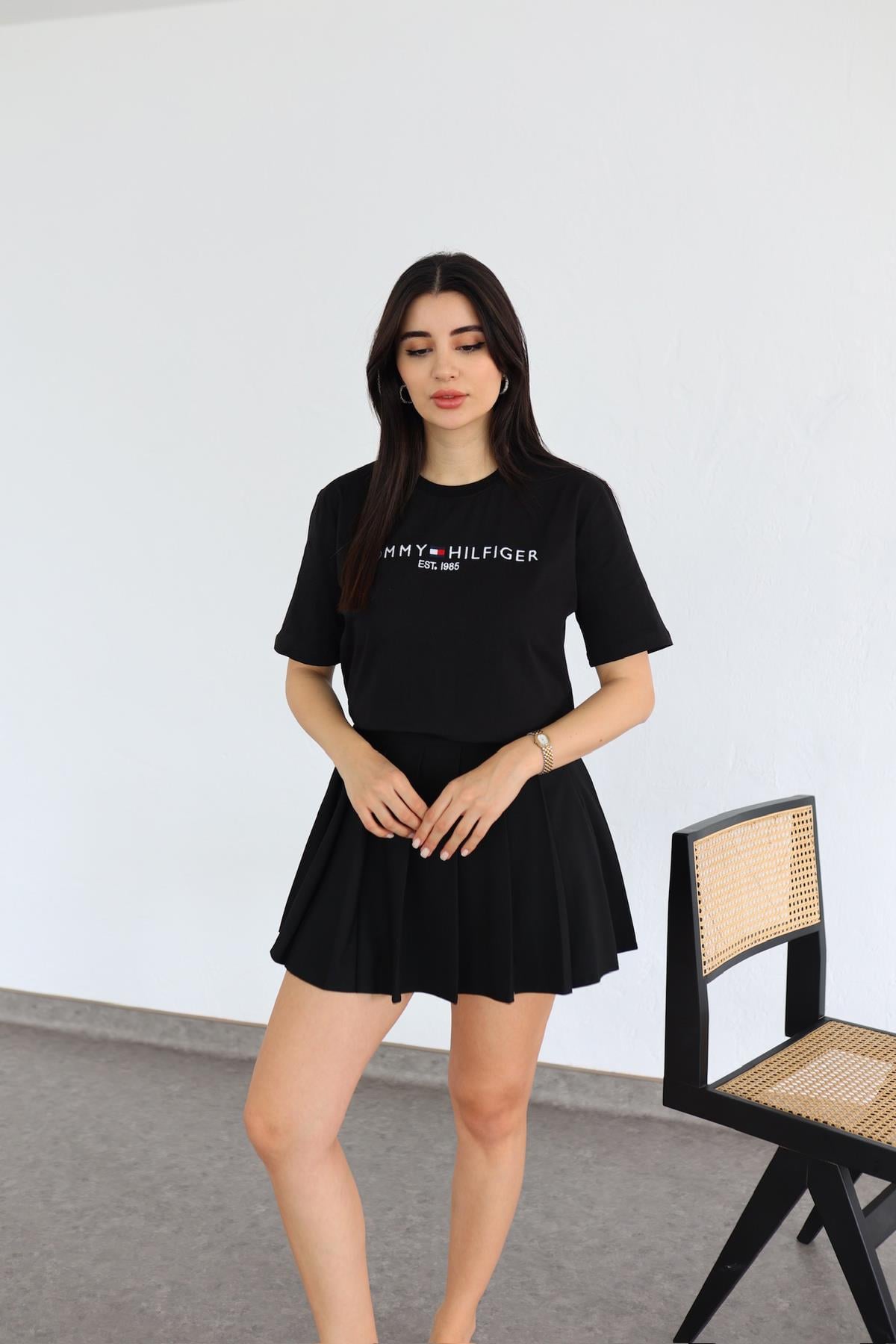 Nakışlı Basic Siyah Tshirt