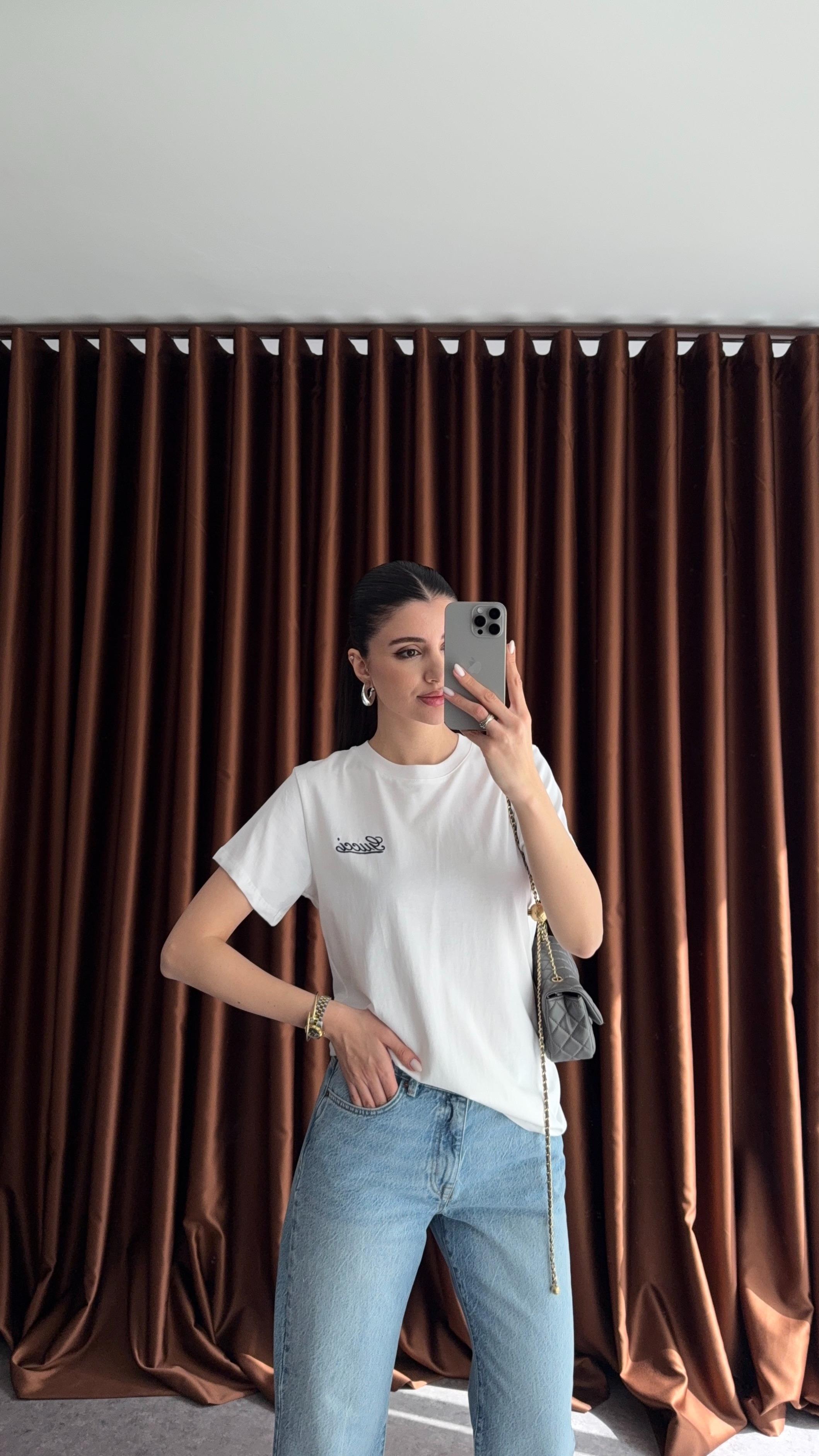 Nakışlı Marka Ekru Tshirt