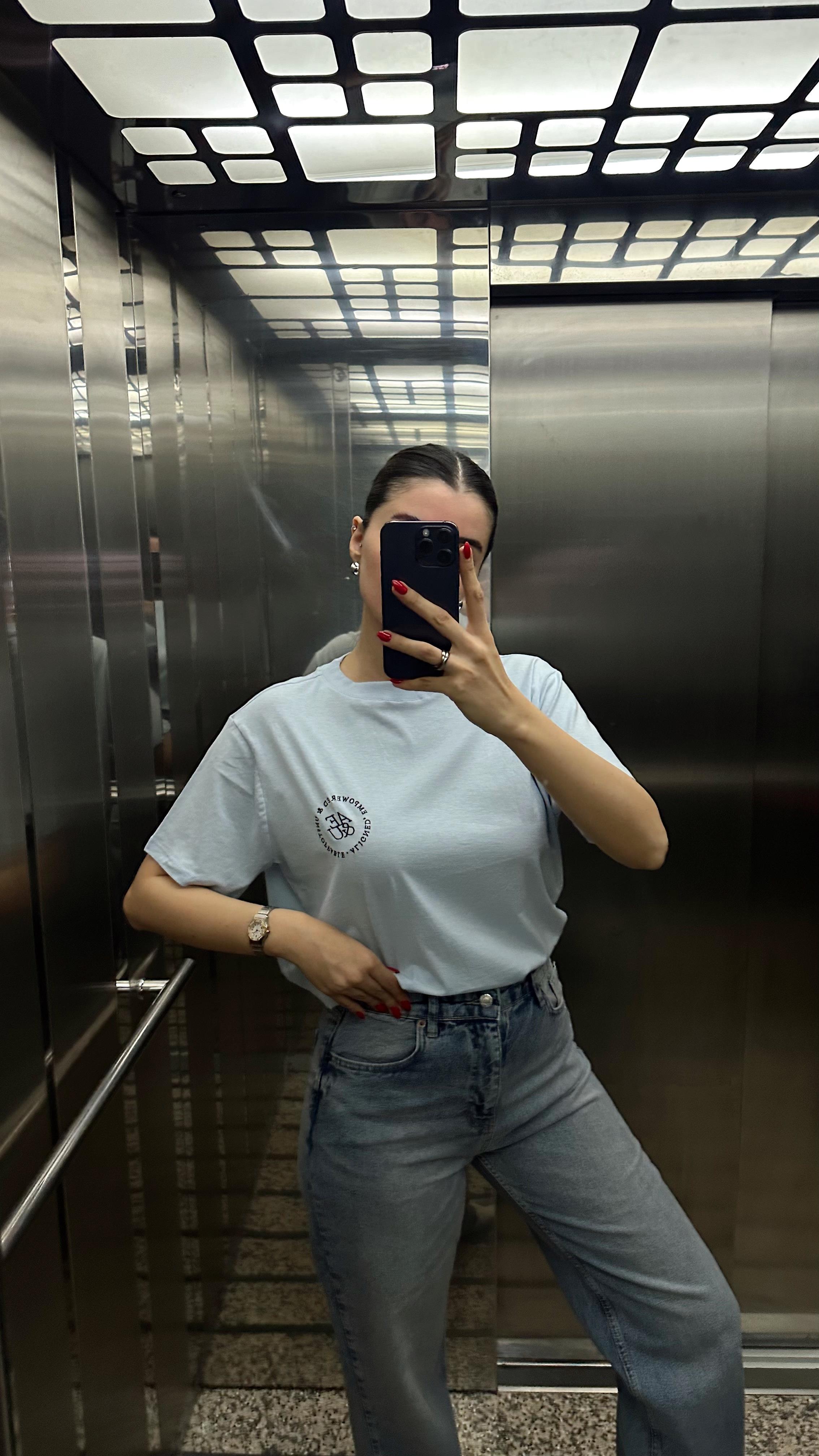 Nakışlı Mavi Tshirt