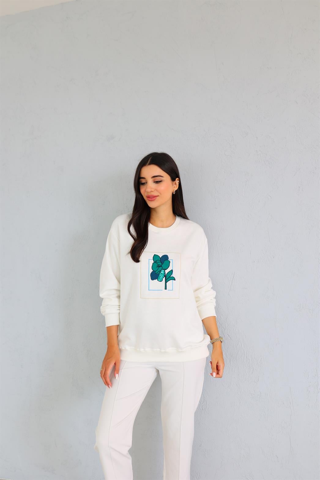Nakışlı Pul İşleme Beyaz Sweat