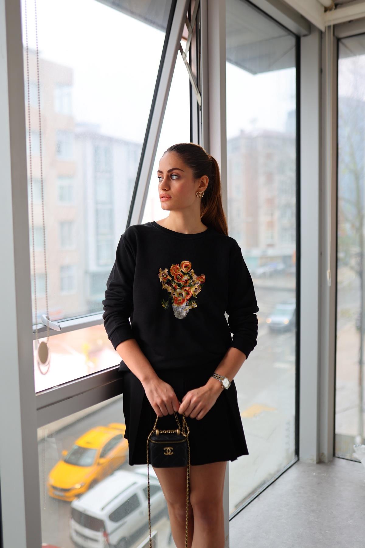 Nakışlı Siyah Sweat