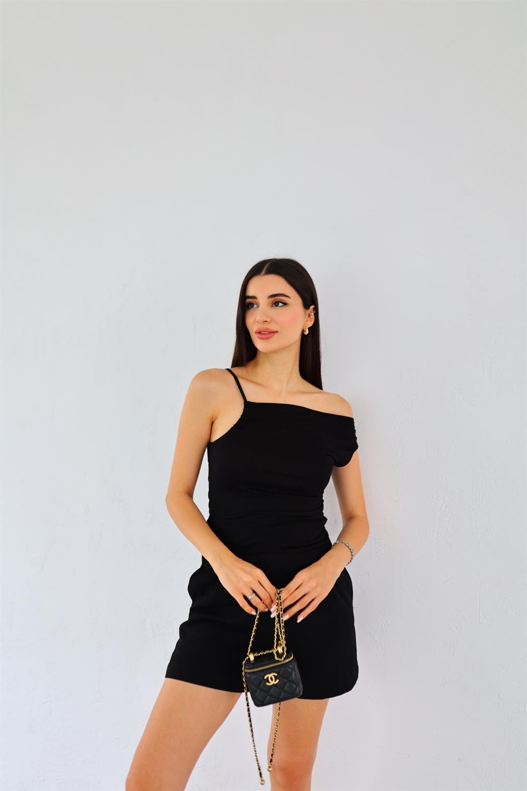 Omuz Detaylı Siyah Bluz