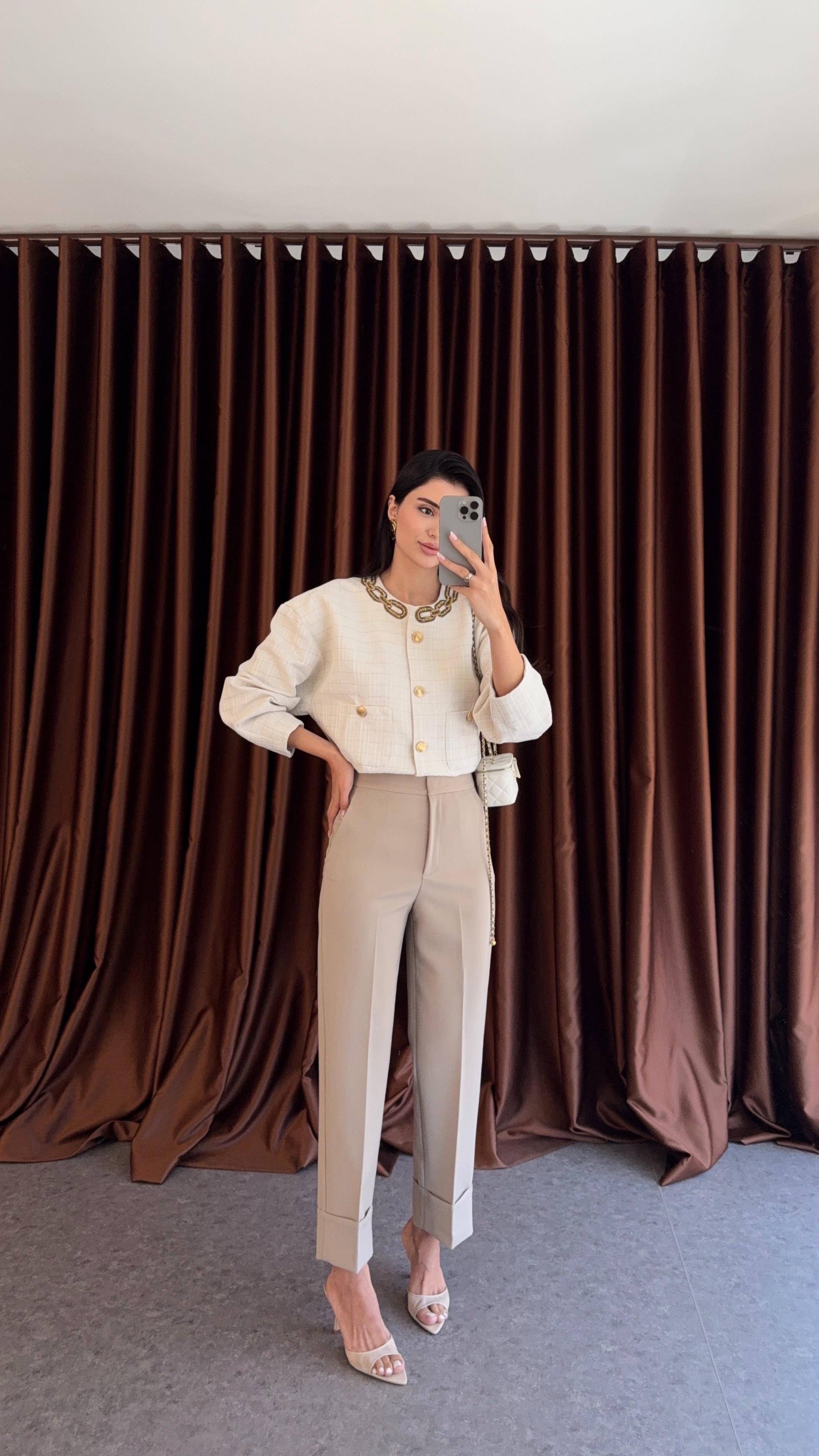 Paça Katlı Krem Pantolon