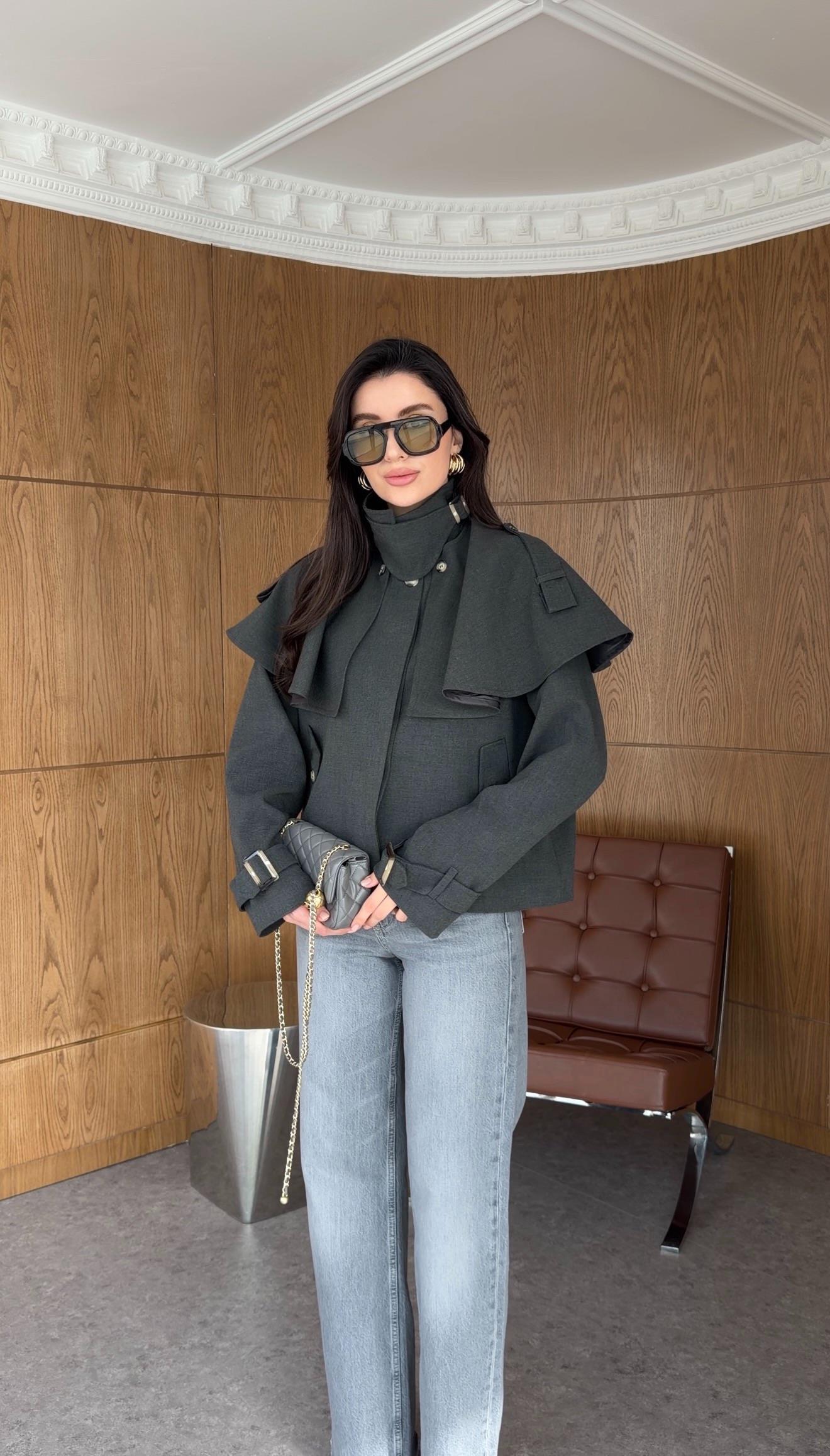 Pelerinli Antrasit Kısa Trenç