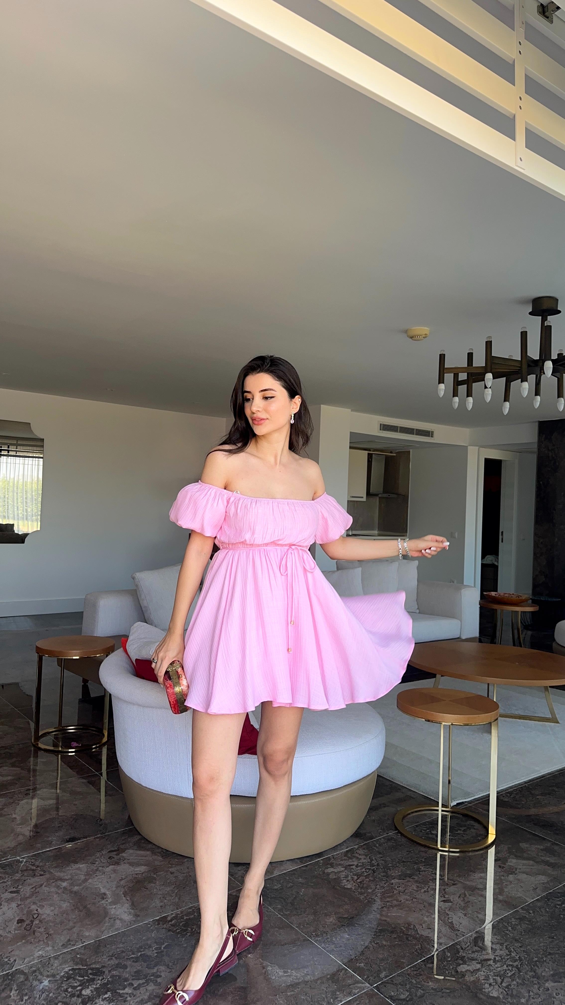 Pembe Volanlı Elbise