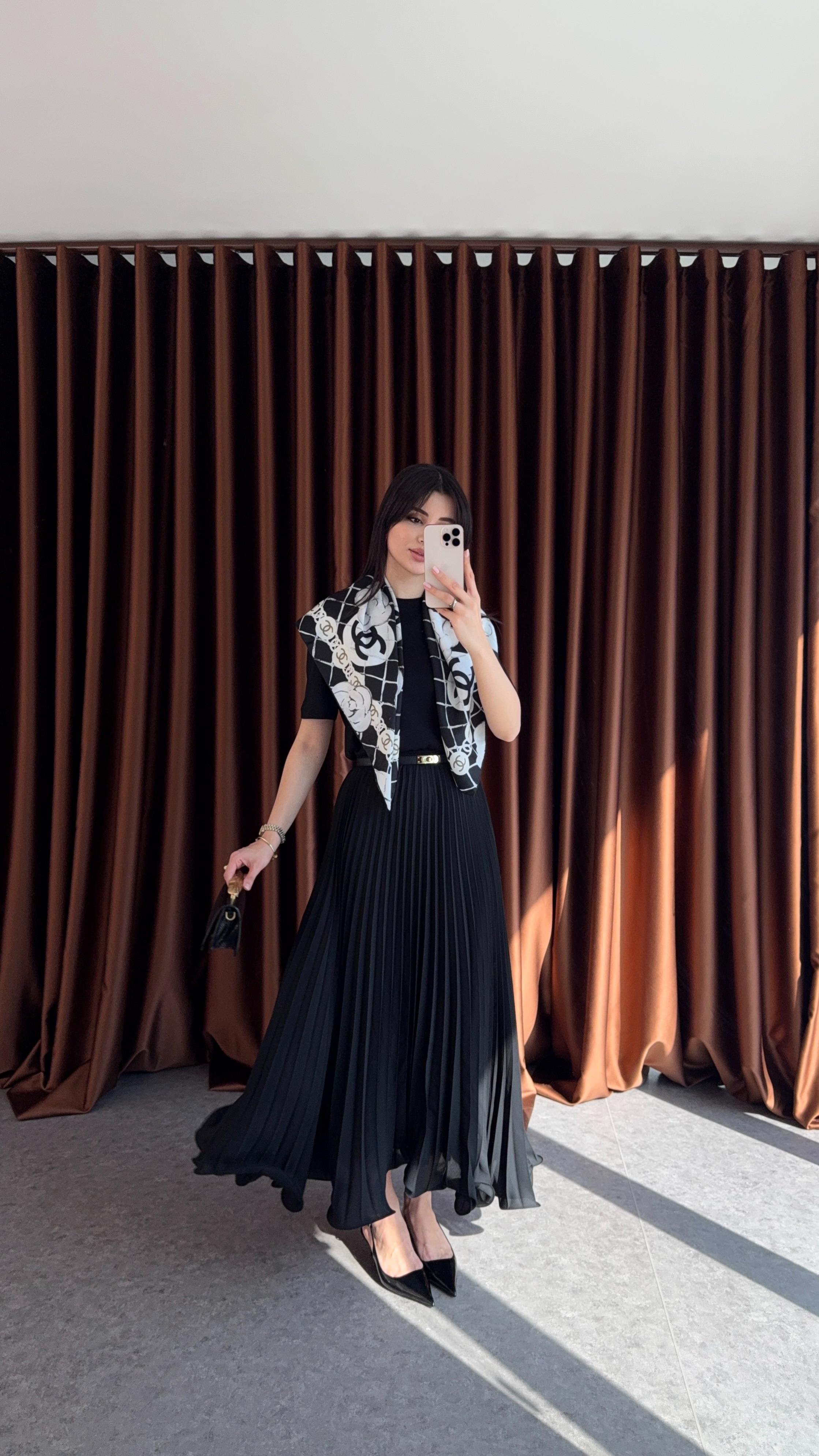 Piliseli Siyah Şifon Etek