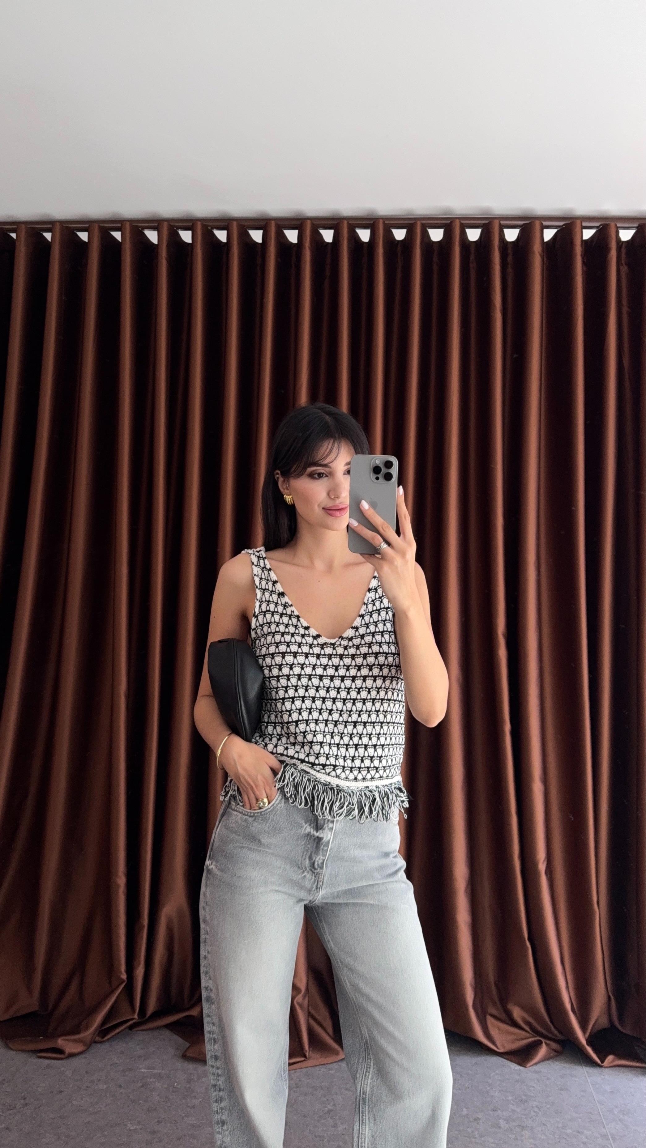 Siyah-Beyaz Örgü Desenli Triko