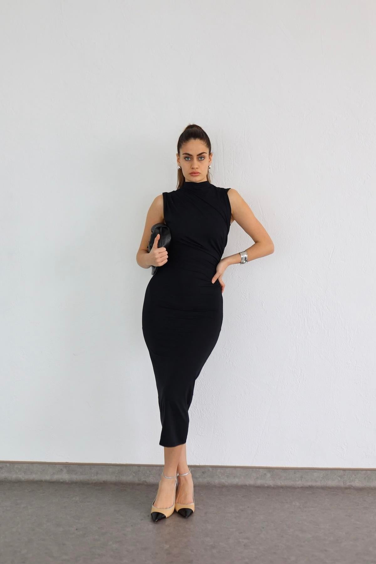 Siyah Büzgülü Elbise
