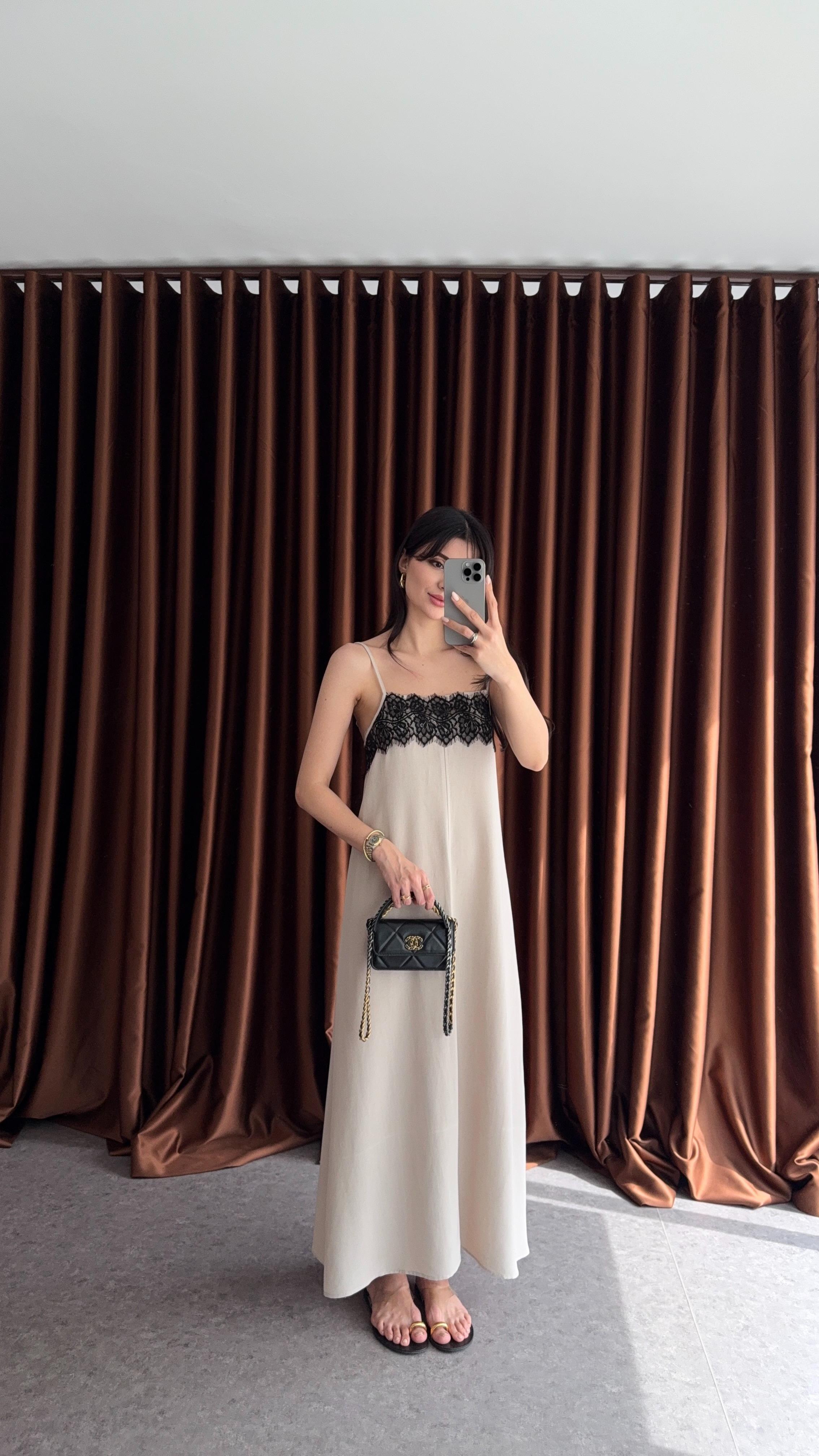 Siyah Dantelli Keten Elbise