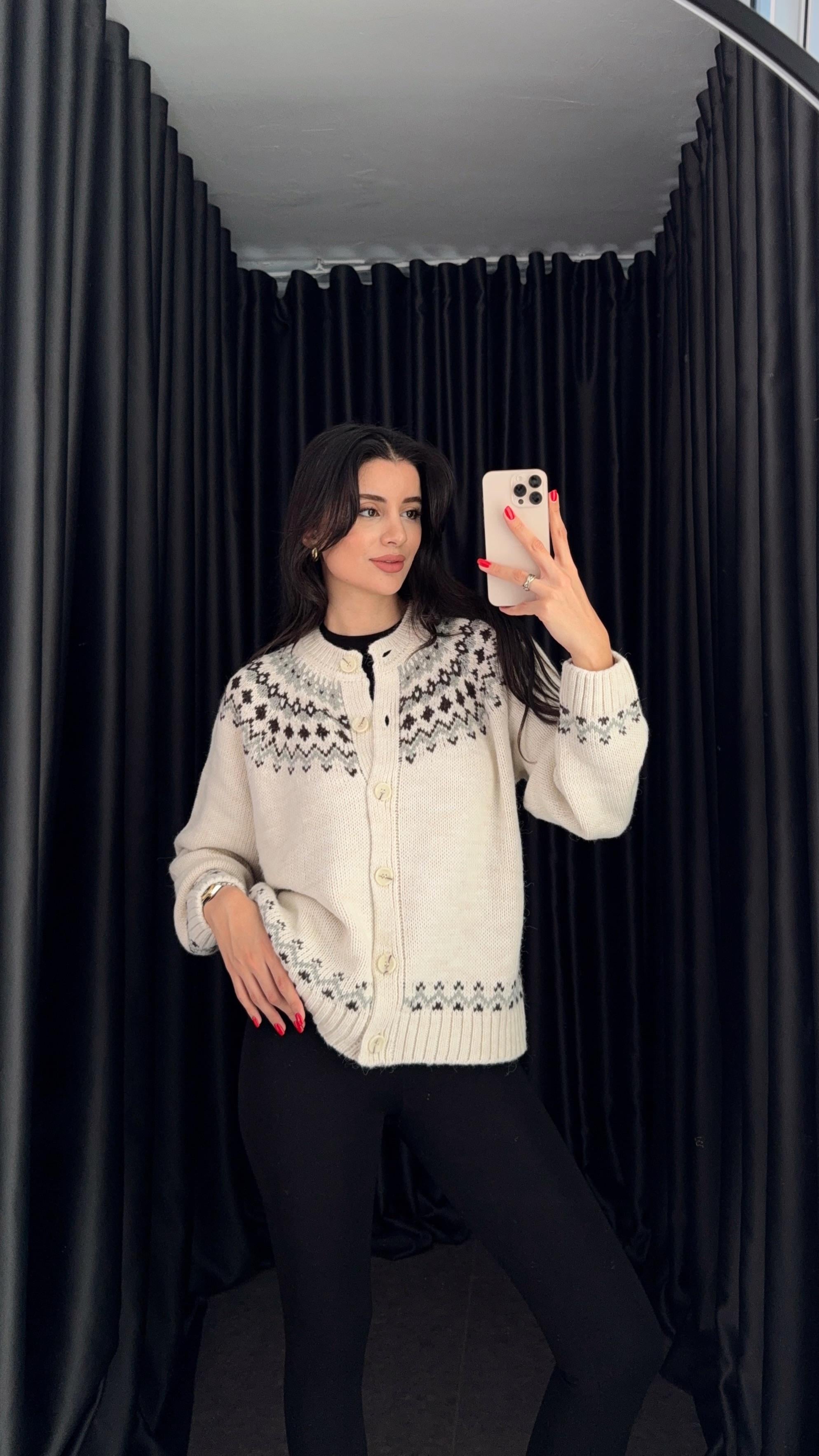 Siyah Desenli Hırka