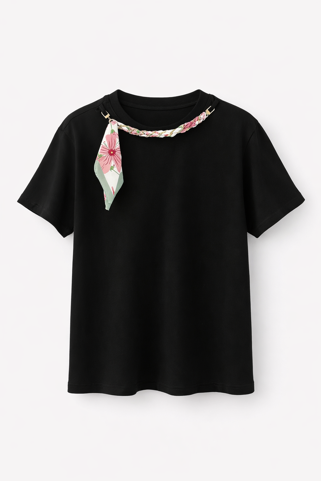 Siyah Fularlı Tshirt