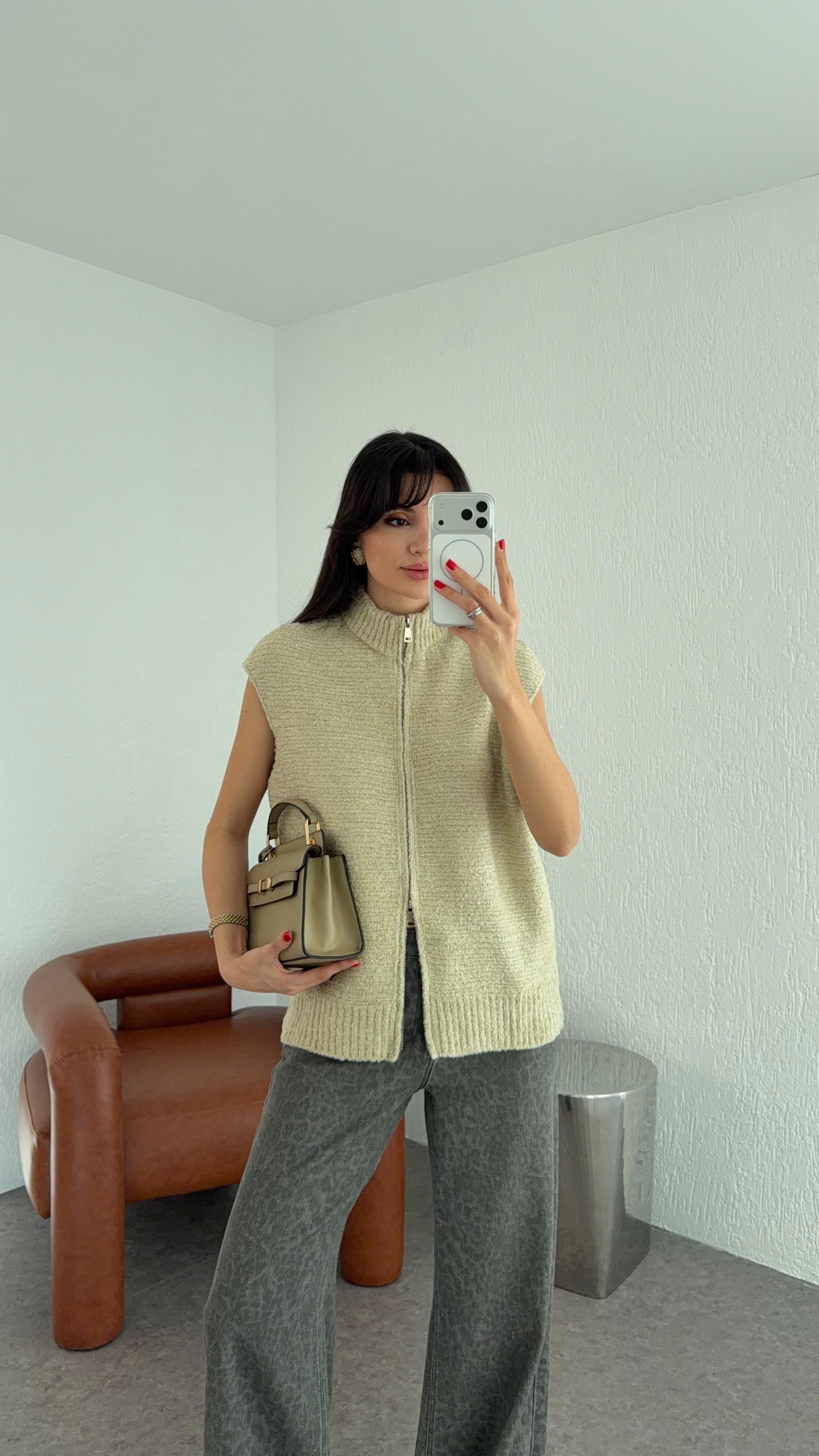 T Kol Çift Fermuarlı Krem Yelek