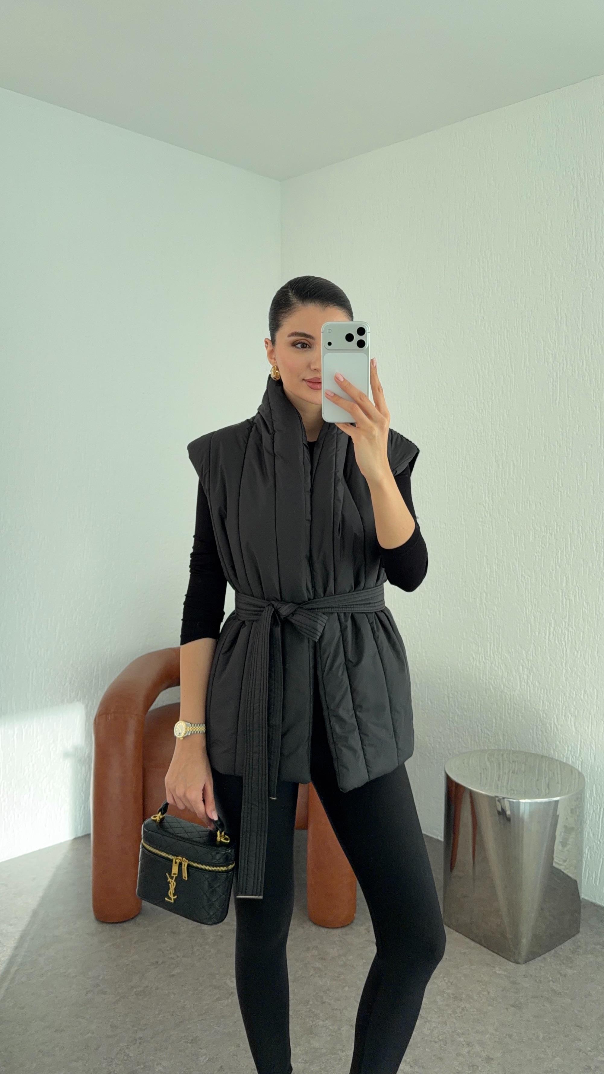 Triko Garnili Siyah Yelek