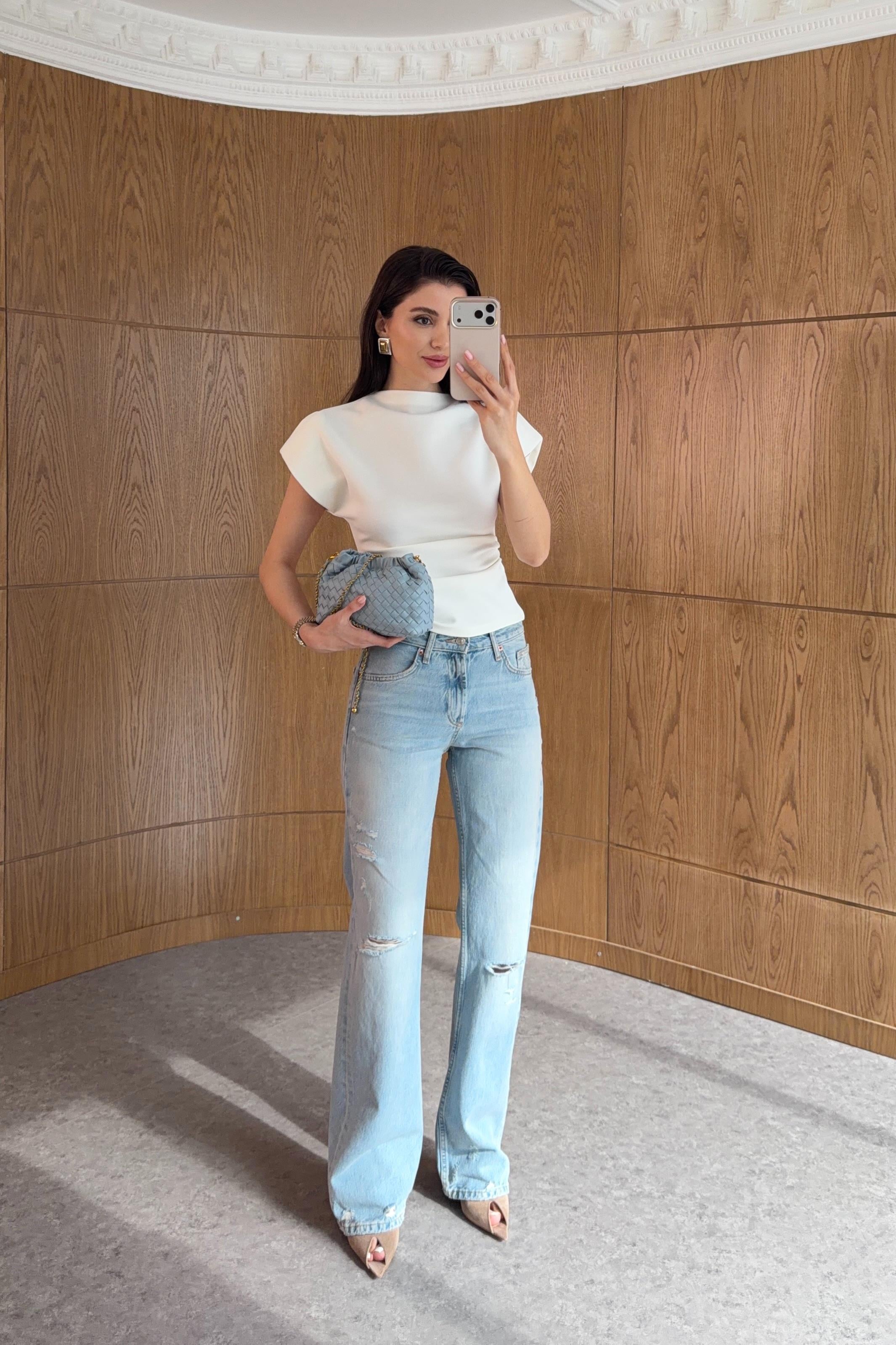 Yırtıklı Açık Mavi Jean