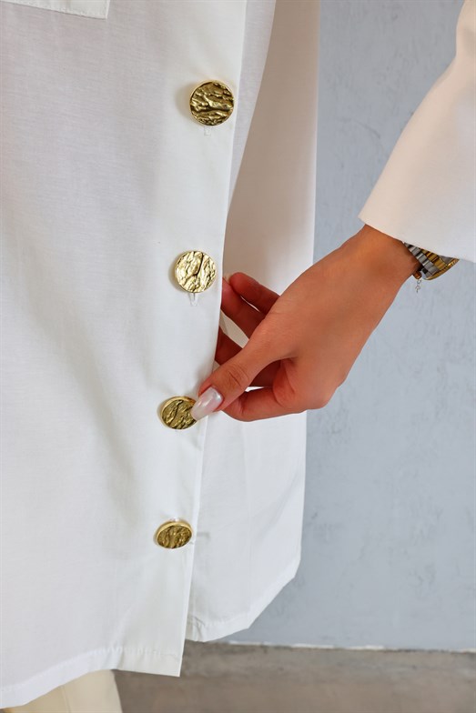 Daka Gold Düğmeli Beyaz Tshirt