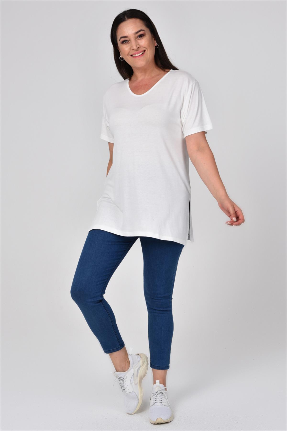 Büyük Beden V Yaka Yanları Yırtmaçlı Pamuklu Beyaz Kadın Basıc TişörtBüyük  Beden Triko | Pantolon | Tulum | Şort | Elbise - Tarzım SüperTarzım Süper  online mağazamızda en trend ve en şık